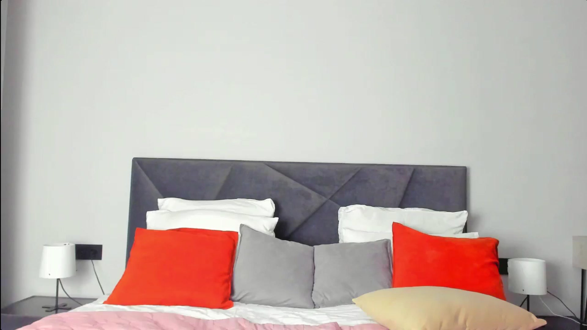 Gallery image thumbnail from PrettyMatilda's myfreecams stream on, 10/06/2024, 20:24 image 14 of 20