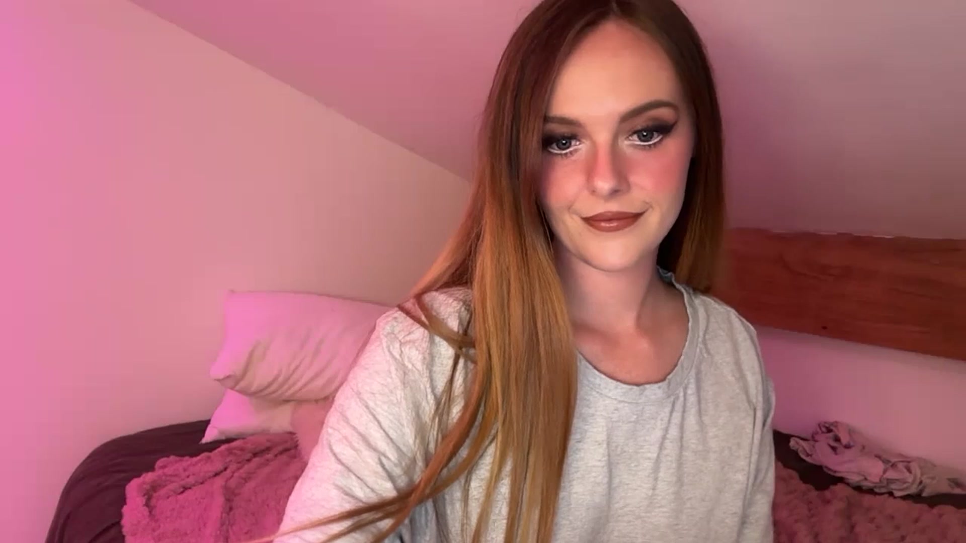 Gallery image thumbnail from PrettyPetite1's myfreecams stream on, 09/10/2025, 20:47 image 11 of 20