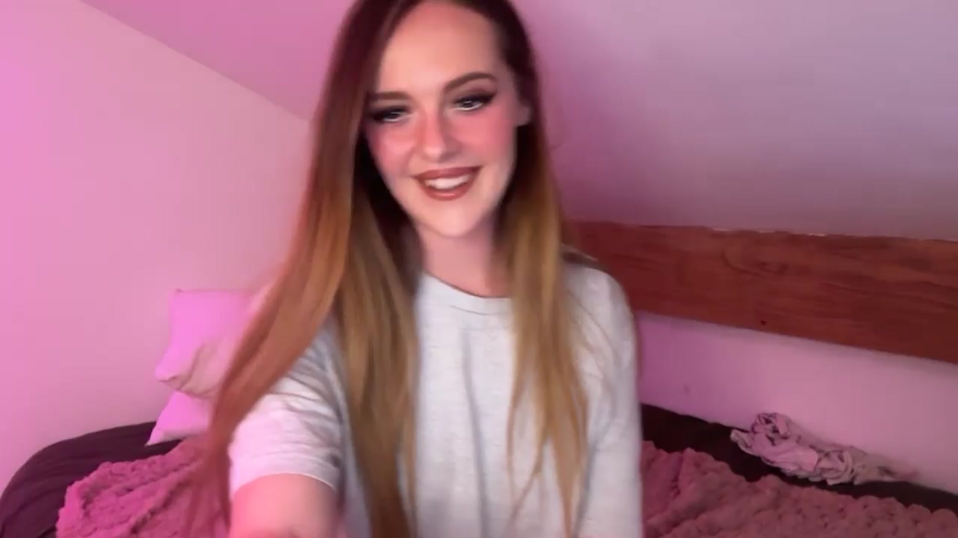 Gallery image thumbnail from PrettyPetite1's myfreecams stream on, 09/10/2025, 20:47 image 18 of 20