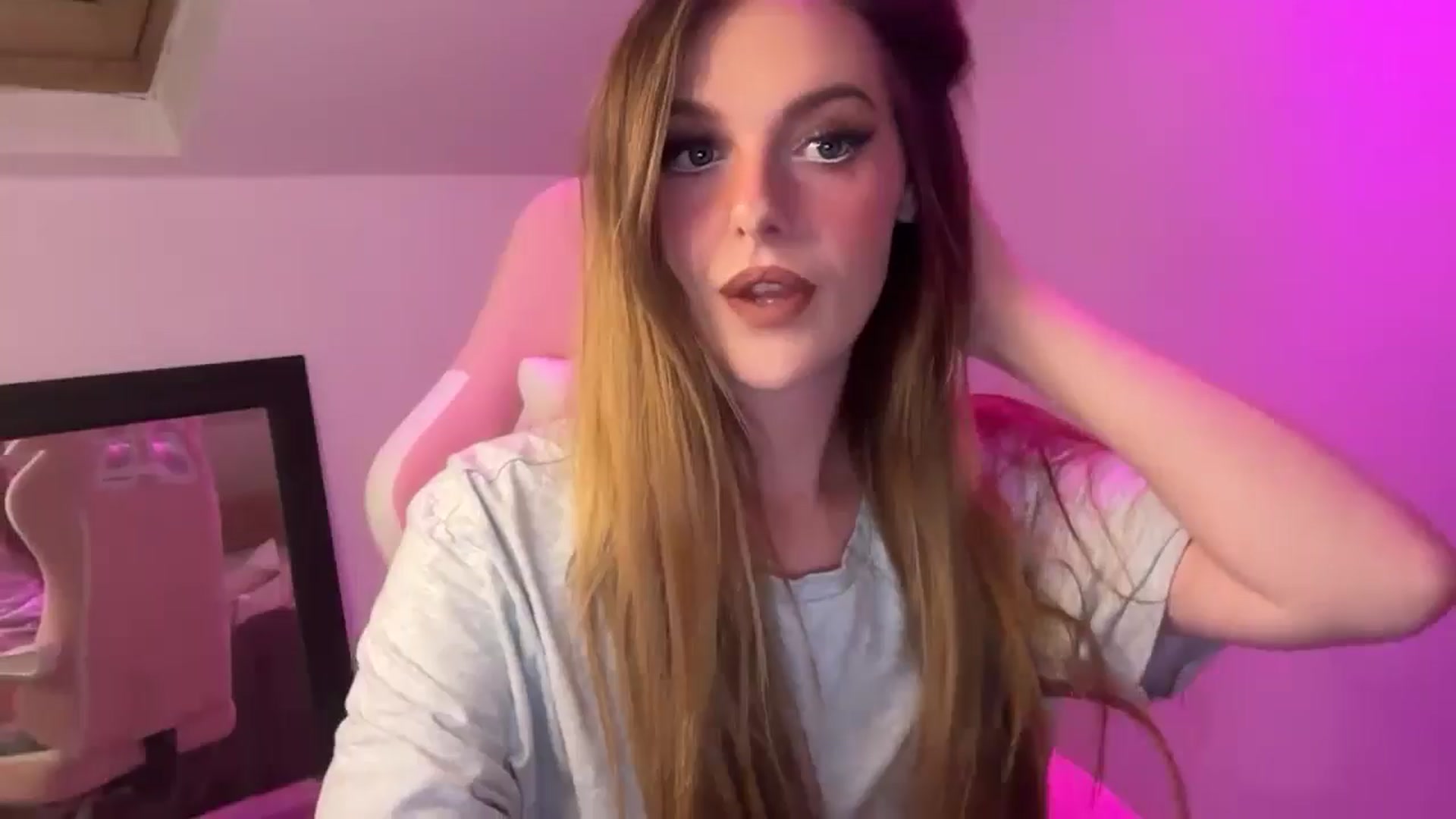 Gallery image thumbnail from PrettyPetite1's myfreecams stream on, 09/10/2025, 20:47 image 1 of 20