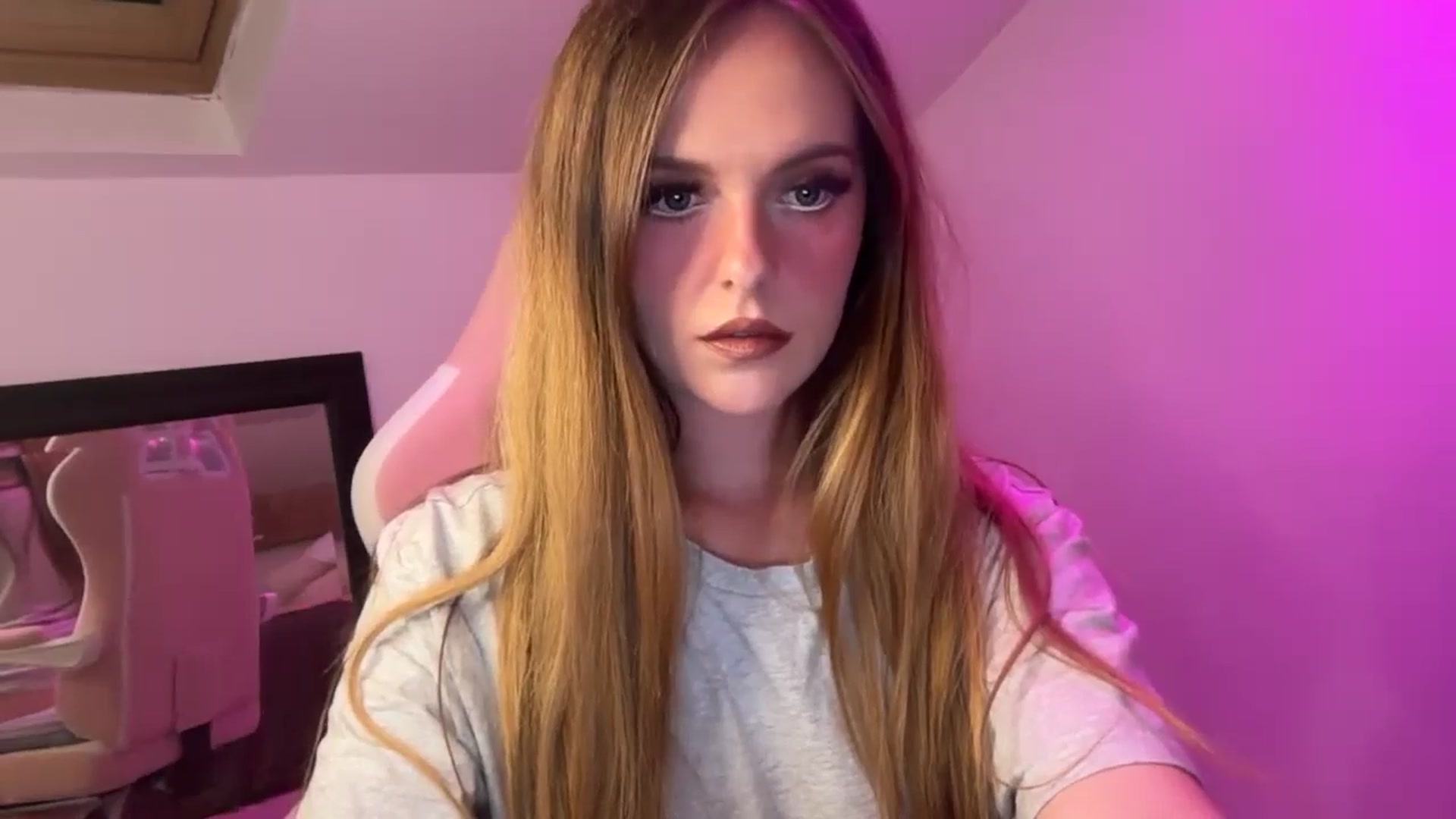 Gallery image thumbnail from PrettyPetite1's myfreecams stream on, 09/10/2025, 20:47 image 4 of 20