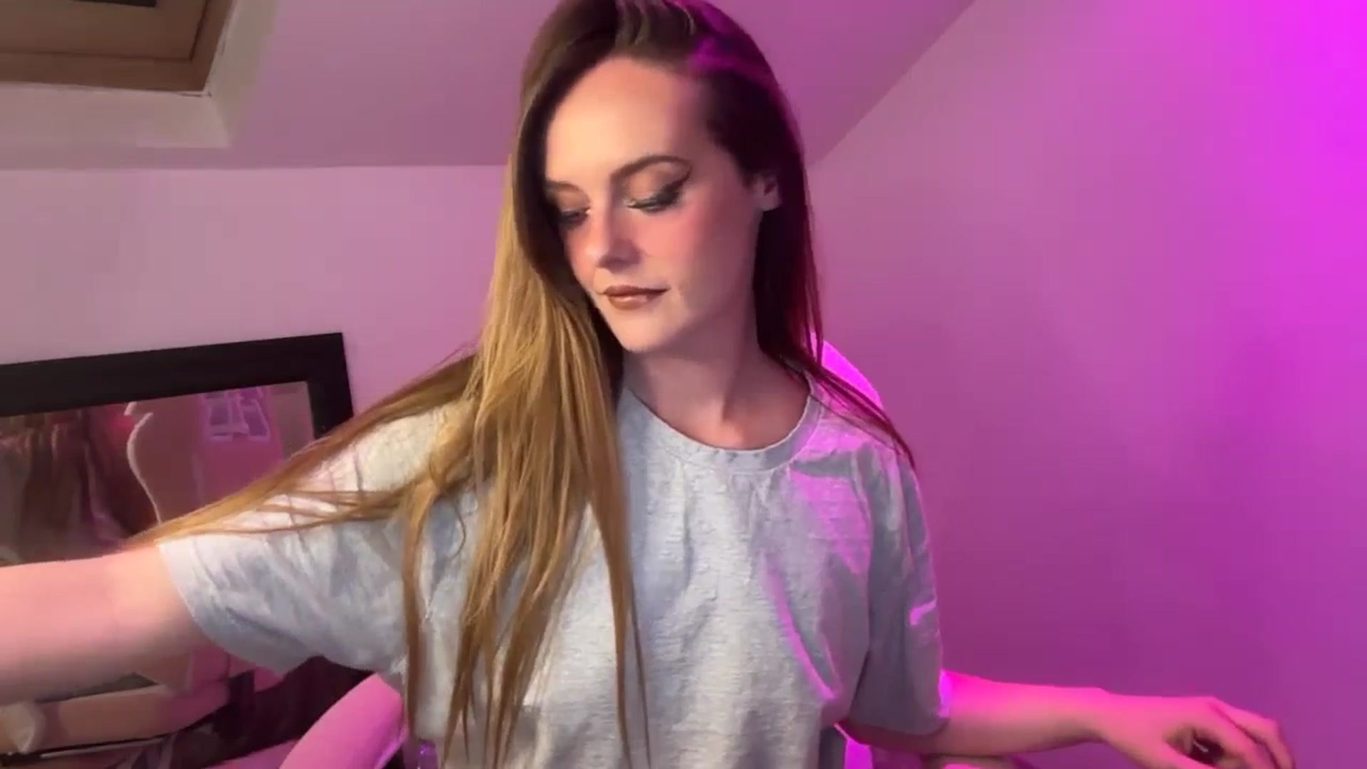 Gallery image thumbnail from PrettyPetite1's myfreecams stream on, 09/10/2025, 20:47 image 6 of 20