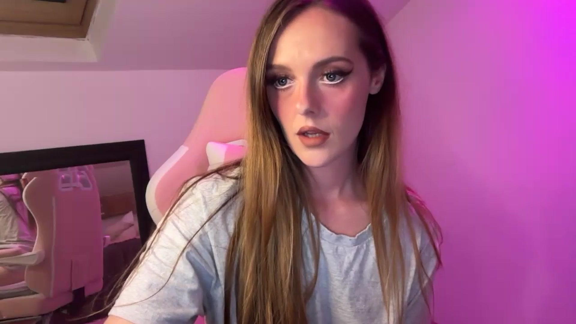 Gallery image thumbnail from PrettyPetite1's myfreecams stream on, 09/10/2025, 20:47 image 3 of 20