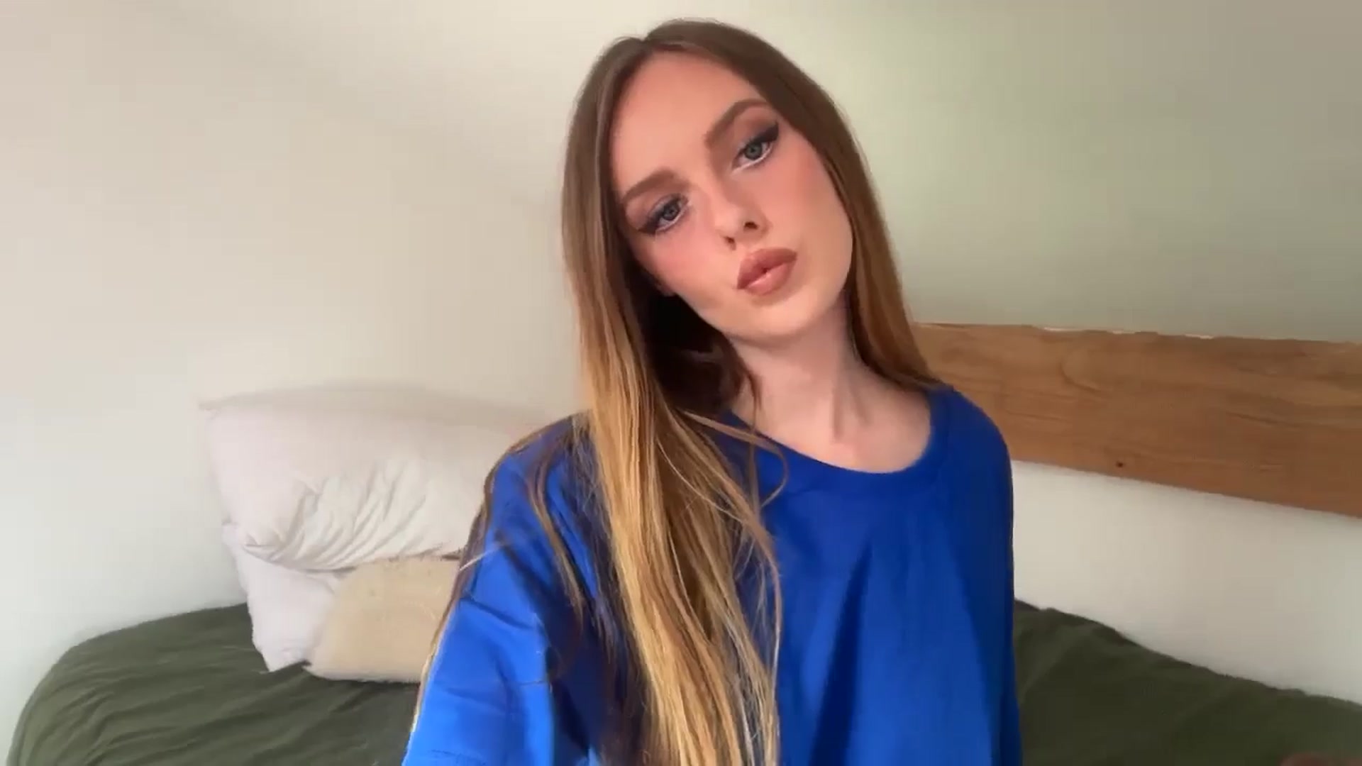 Gallery image thumbnail from PrettyPetite1's myfreecams stream on, 09/11/2025, 10:47 image 15 of 20