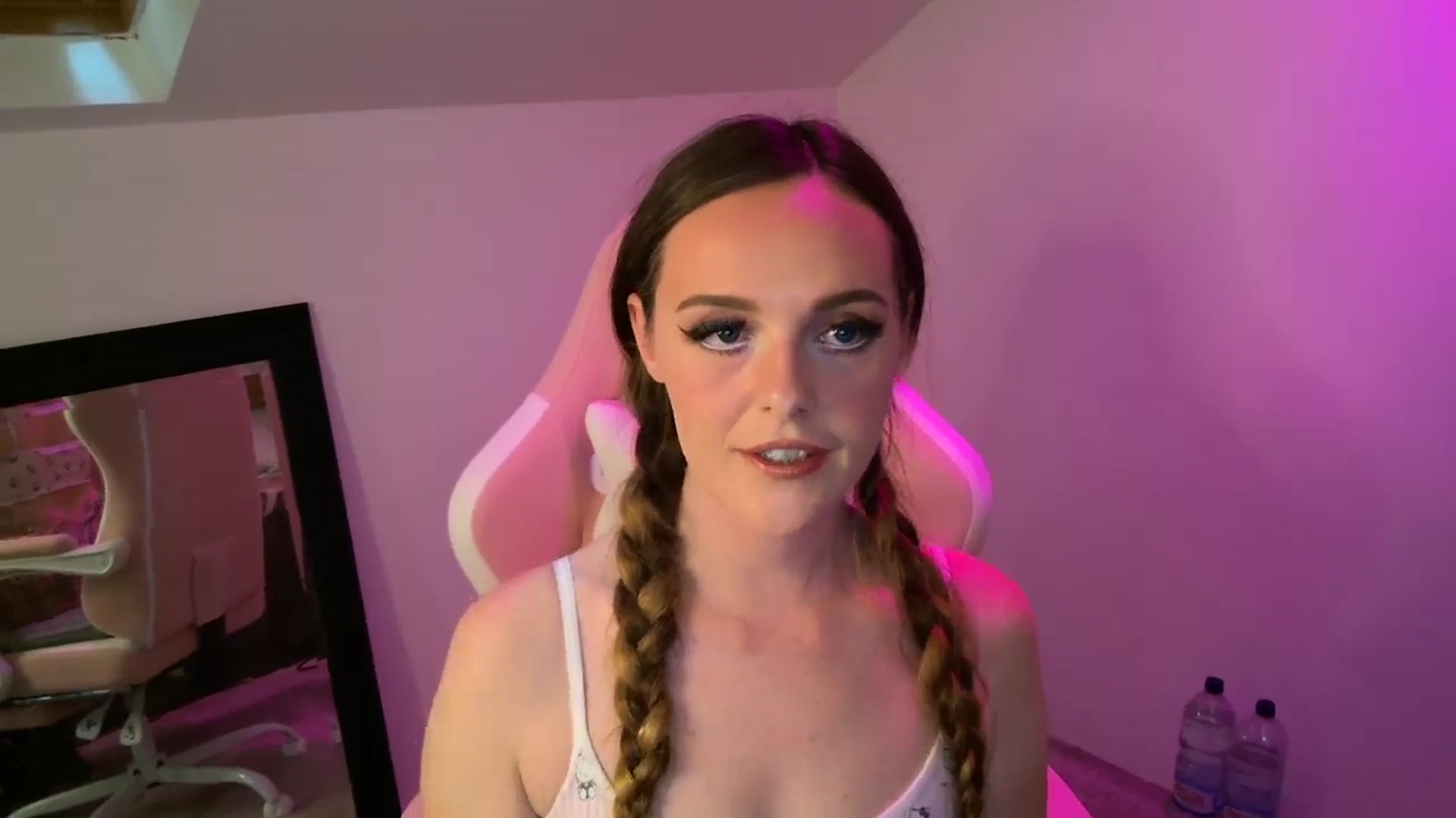 Gallery image thumbnail from PrettyPetite1's myfreecams stream on, 09/17/2025, 10:43 image 12 of 20