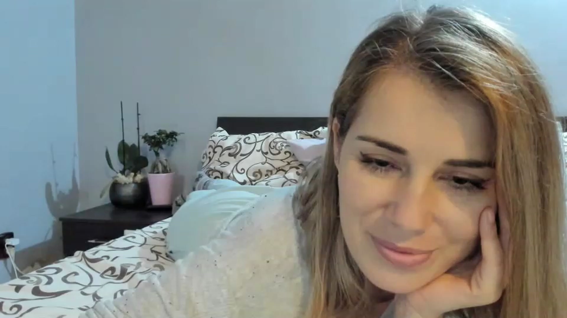 Gallery image thumbnail from PrettyWomen31's myfreecams stream on, 11/15/2022, 14:00 image 11 of 20