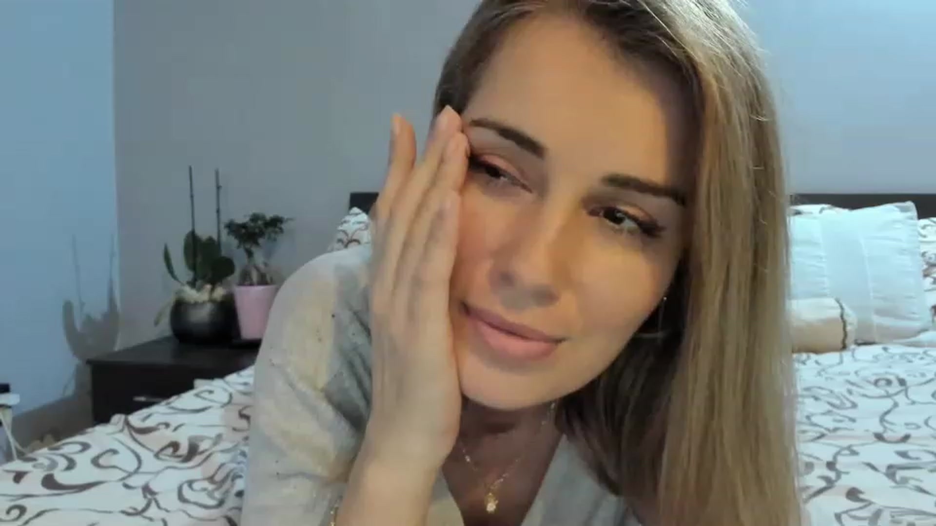 Gallery image thumbnail from PrettyWomen31's myfreecams stream on, 11/15/2022, 14:00 image 8 of 20