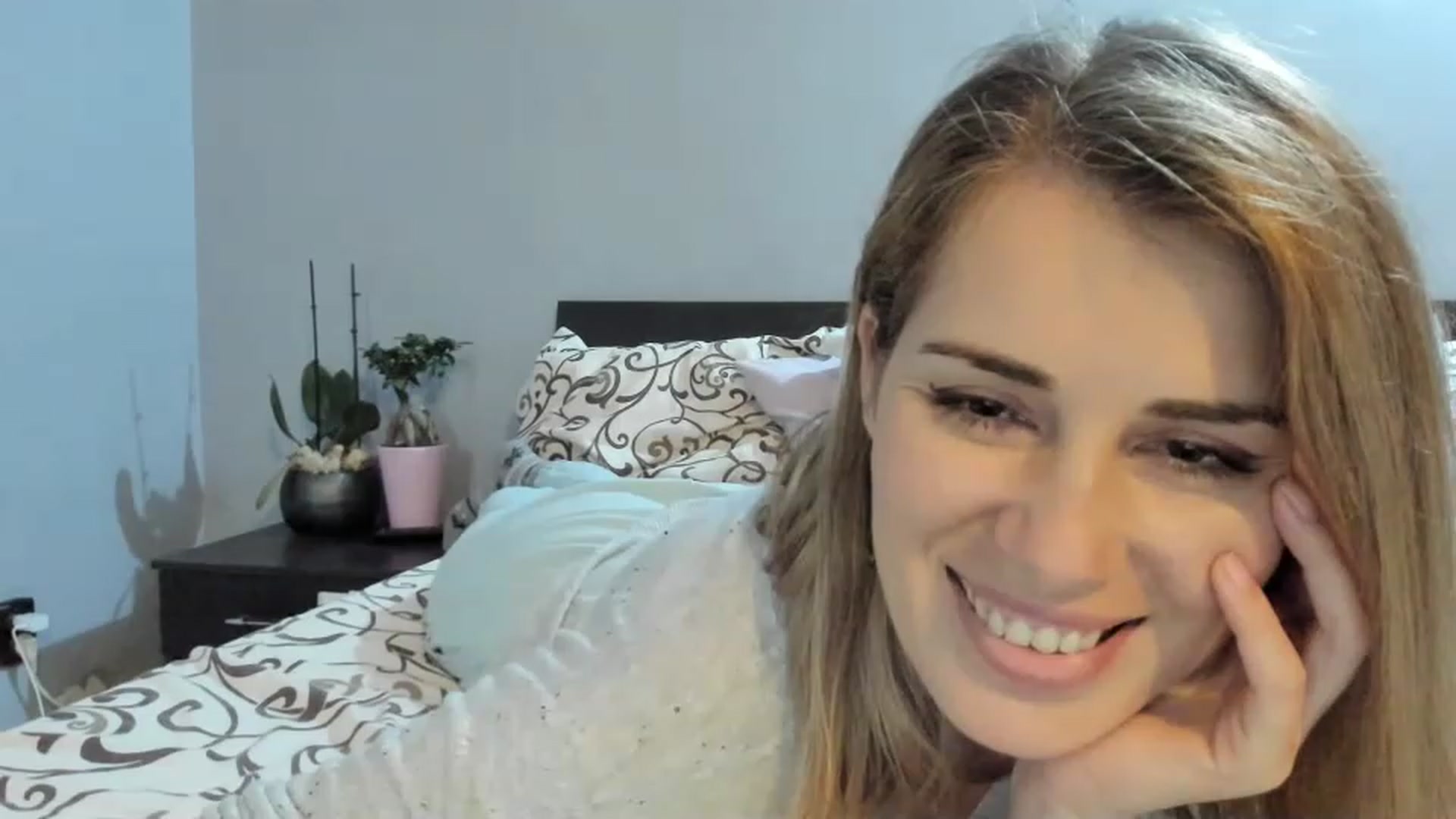 Gallery image thumbnail from PrettyWomen31's myfreecams stream on, 11/15/2022, 14:00 image 10 of 20