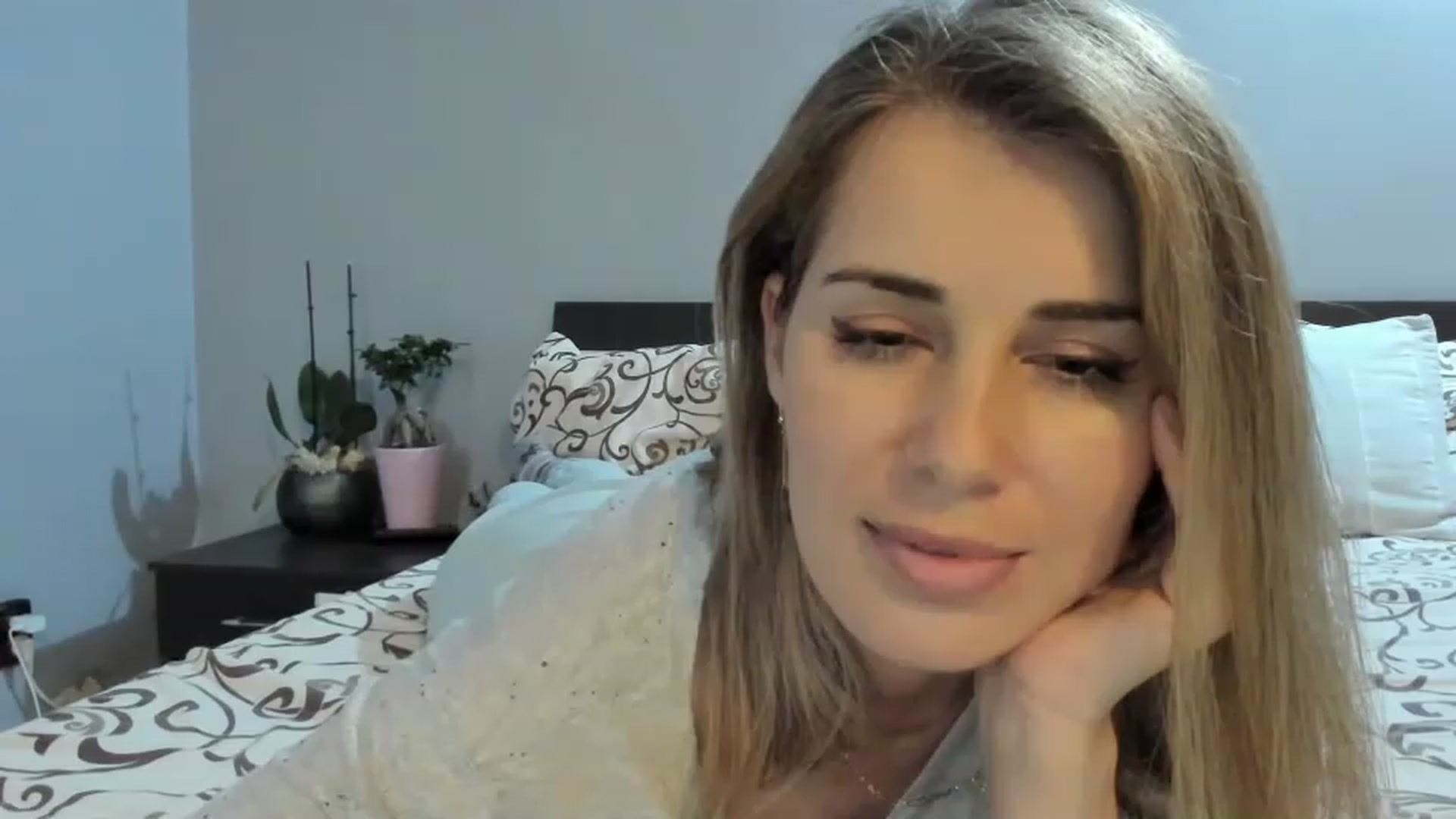 Gallery image thumbnail from PrettyWomen31's myfreecams stream on, 11/15/2022, 14:00 image 2 of 20