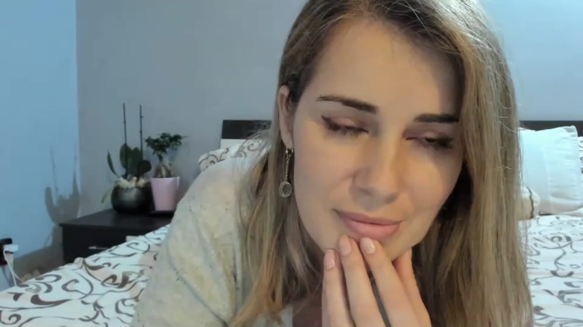 Gallery image thumbnail from PrettyWomen31's myfreecams stream on, 11/15/2022, 14:00 image 19 of 20