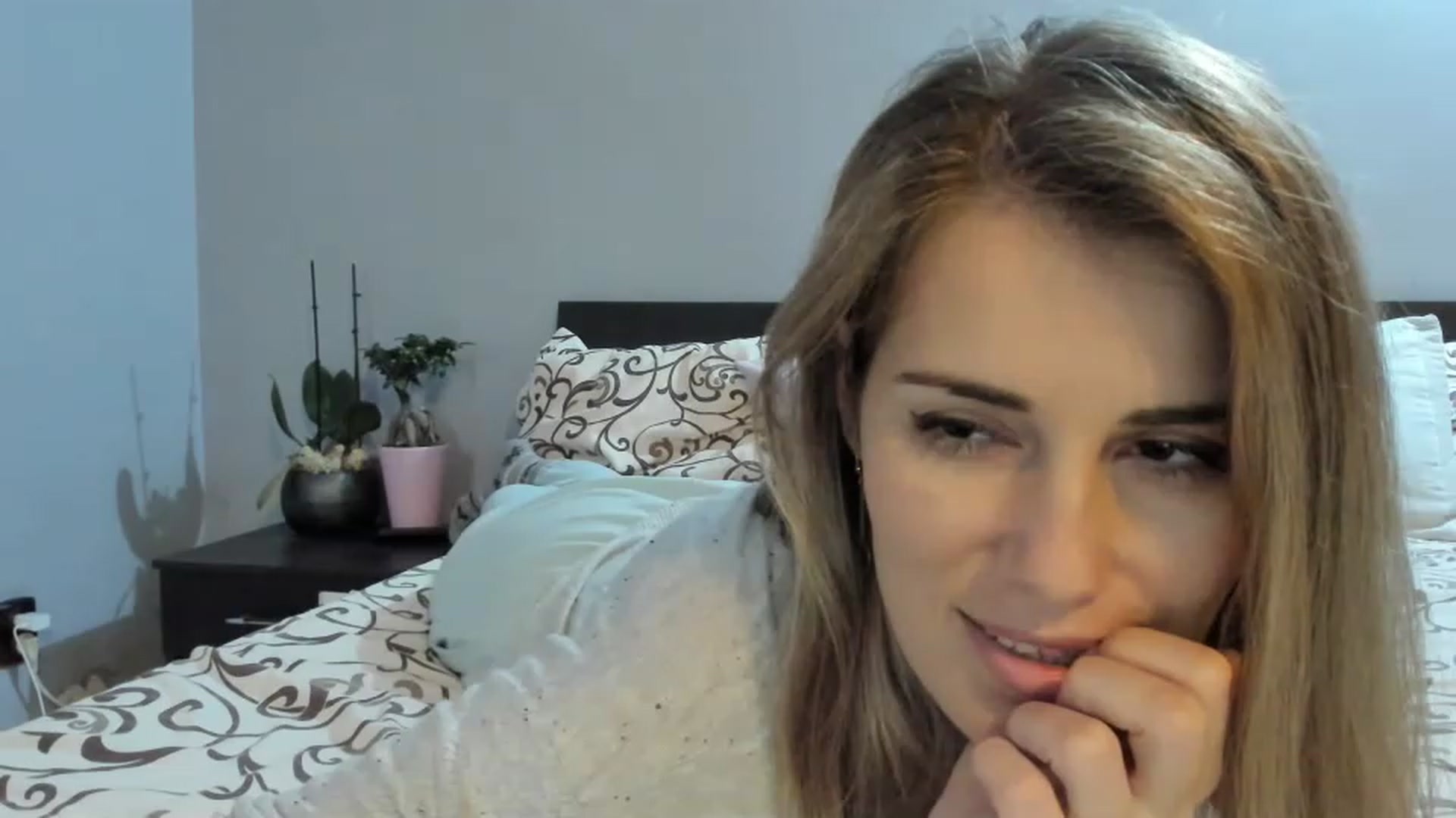 Gallery image thumbnail from PrettyWomen31's myfreecams stream on, 11/15/2022, 14:00 image 6 of 20