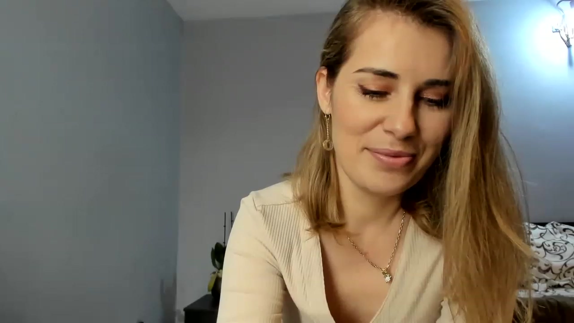 Gallery image thumbnail from PrettyWomen31's myfreecams stream on, 11/16/2022, 08:51 image 19 of 20