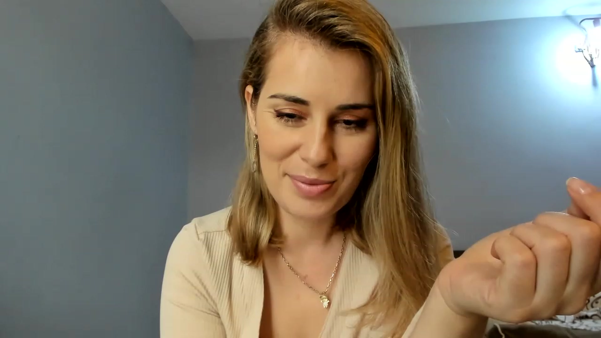 Gallery image thumbnail from PrettyWomen31's myfreecams stream on, 11/16/2022, 08:51 image 4 of 20
