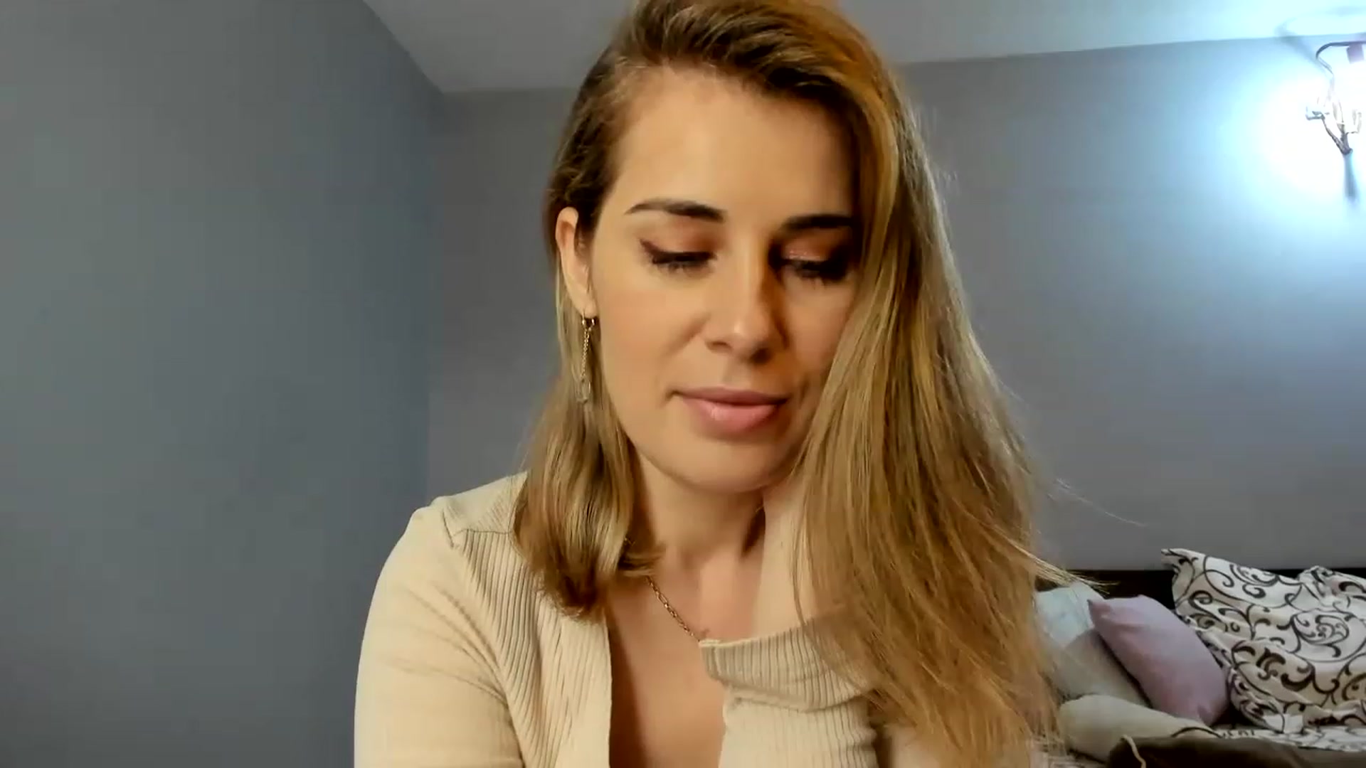 Gallery image thumbnail from PrettyWomen31's myfreecams stream on, 11/16/2022, 08:51 image 3 of 20