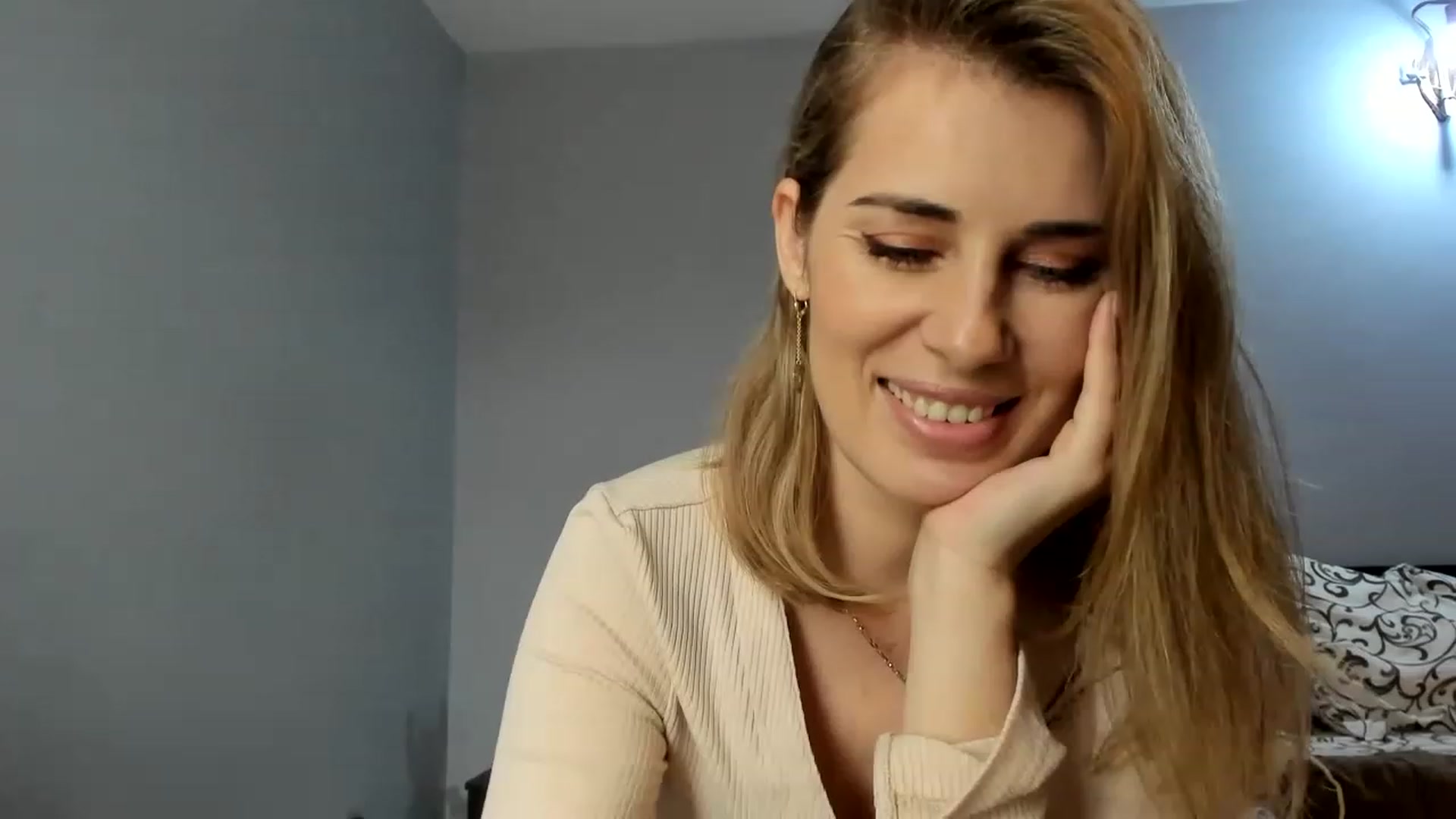 Gallery image thumbnail from PrettyWomen31's myfreecams stream on, 11/16/2022, 08:51 image 18 of 20