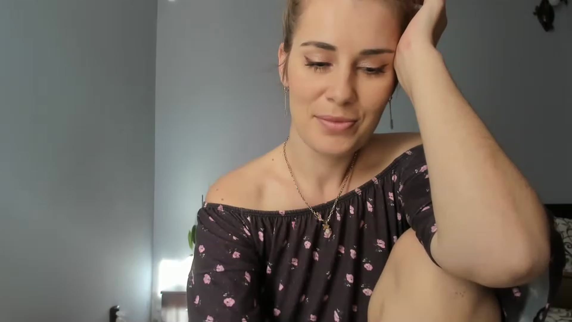 Gallery image thumbnail from PrettyWomen31's myfreecams stream on, 11/19/2022, 09:04 image 9 of 20