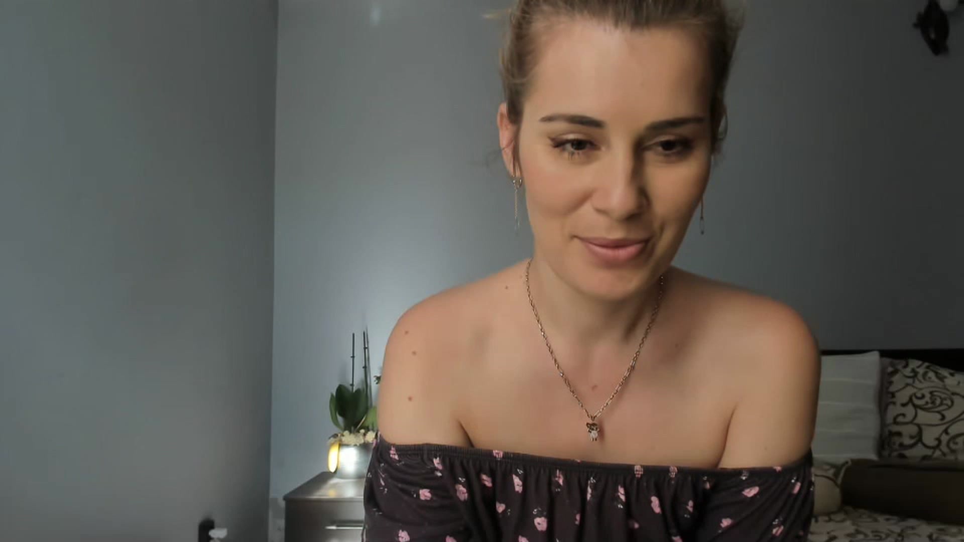 Gallery image thumbnail from PrettyWomen31's myfreecams stream on, 11/19/2022, 09:04 image 17 of 20