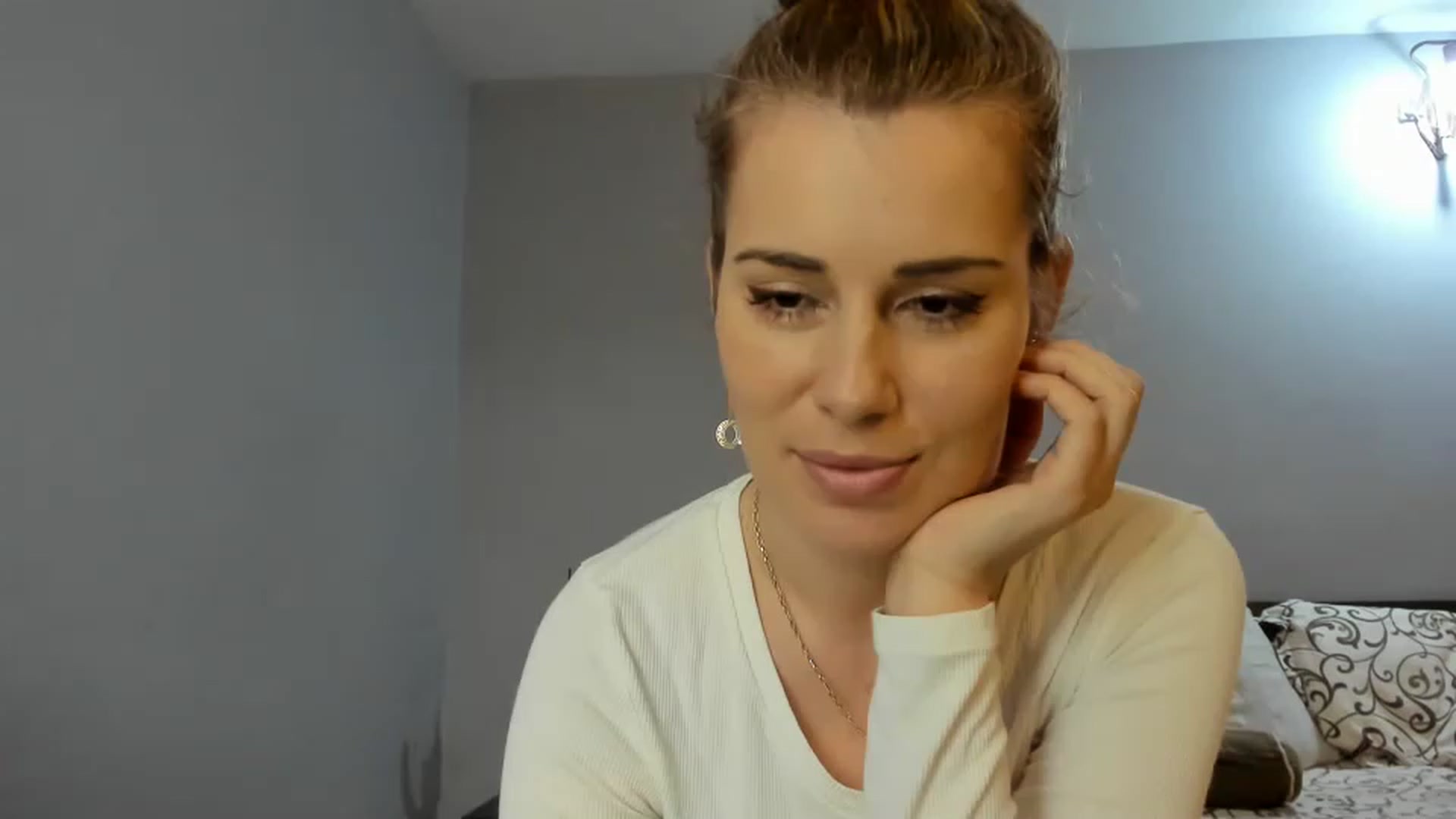 Gallery image thumbnail from PrettyWomen31's myfreecams stream on, 11/24/2022, 09:42 image 9 of 20