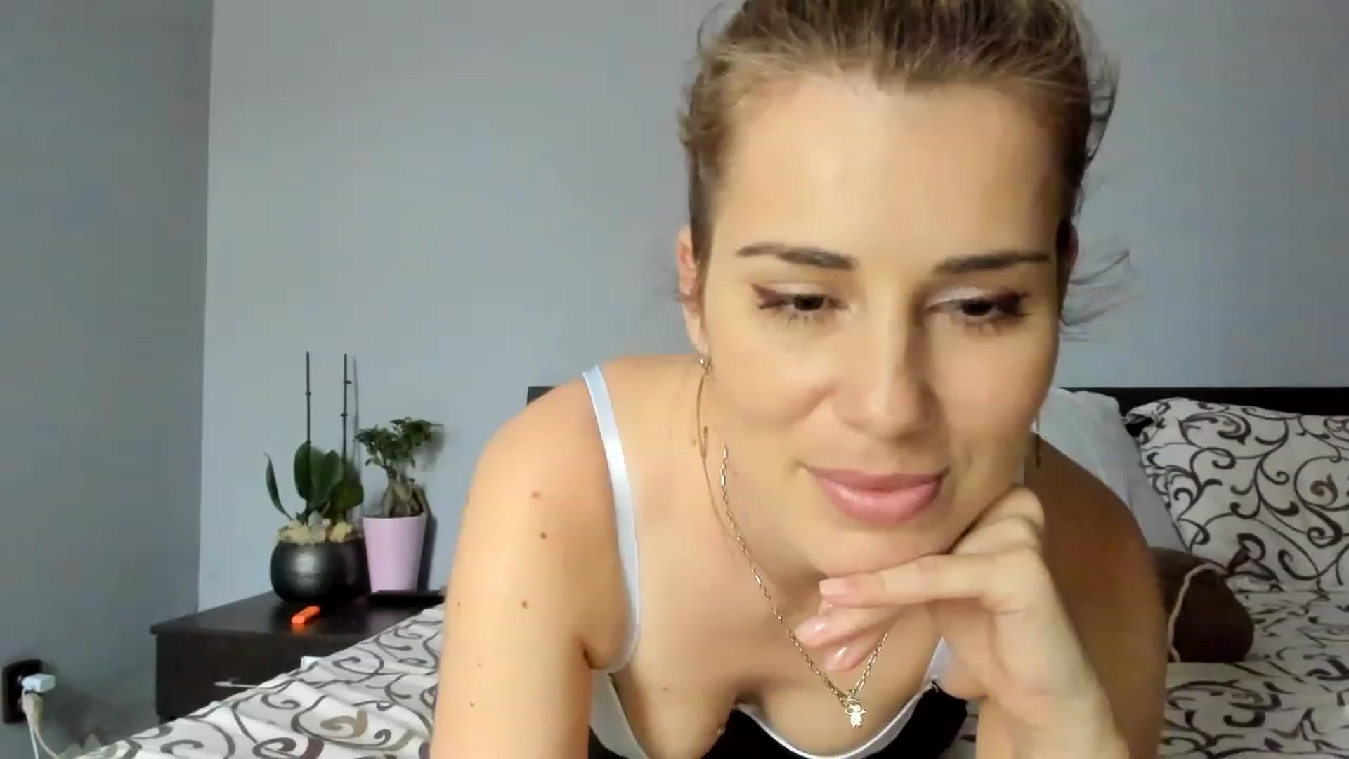 Gallery image thumbnail from PrettyWomen31's myfreecams stream on, 11/24/2022, 12:57 image 7 of 20