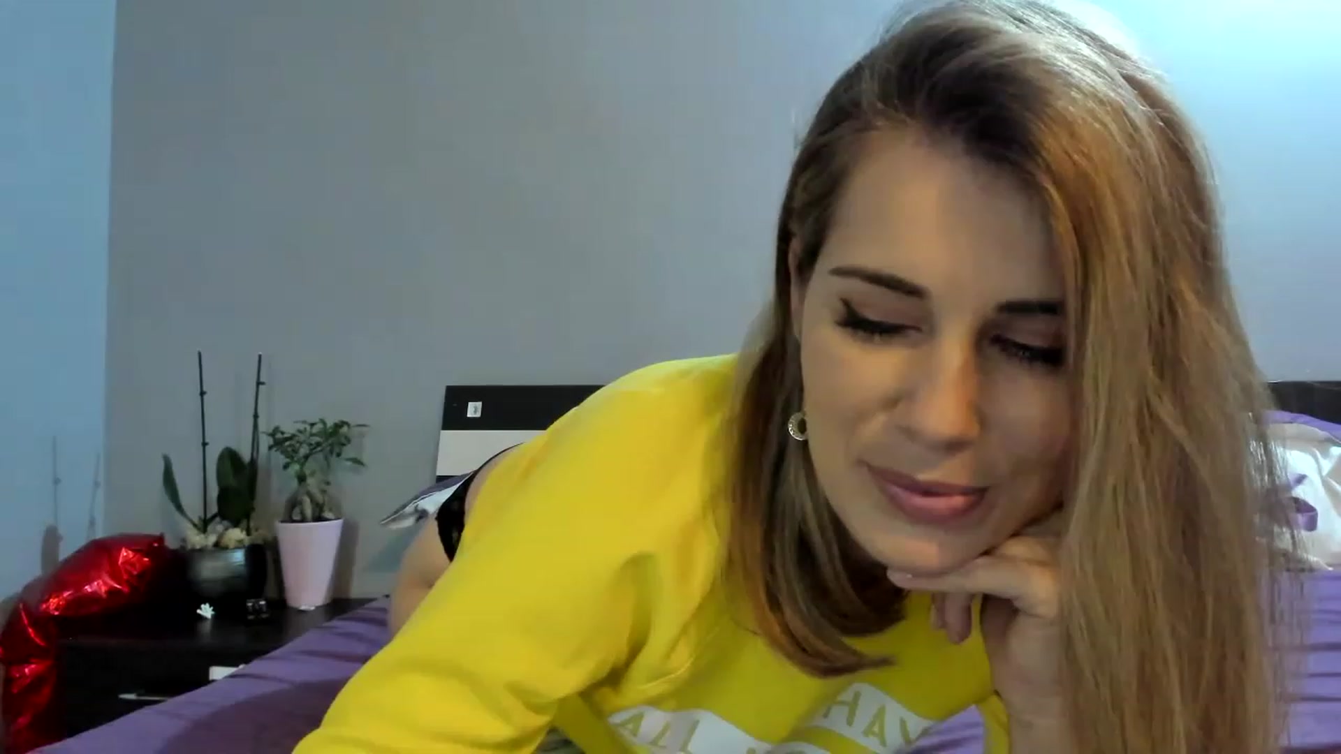 Gallery image thumbnail from PrettyWomen31's myfreecams stream on, 12/04/2022, 13:09 image 4 of 20