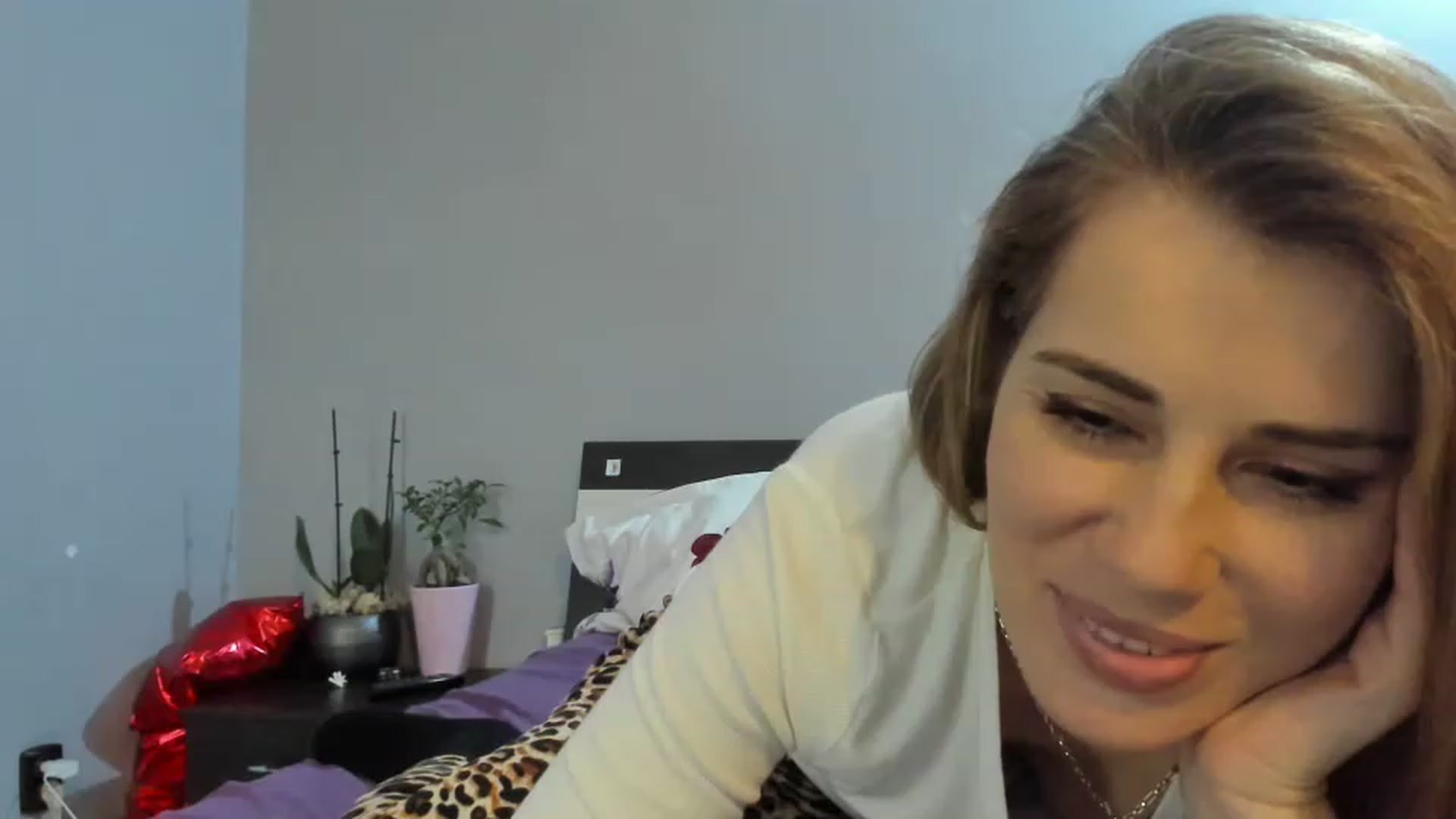 Gallery image thumbnail from PrettyWomen31's myfreecams stream on, 12/05/2022, 13:30 image 19 of 20