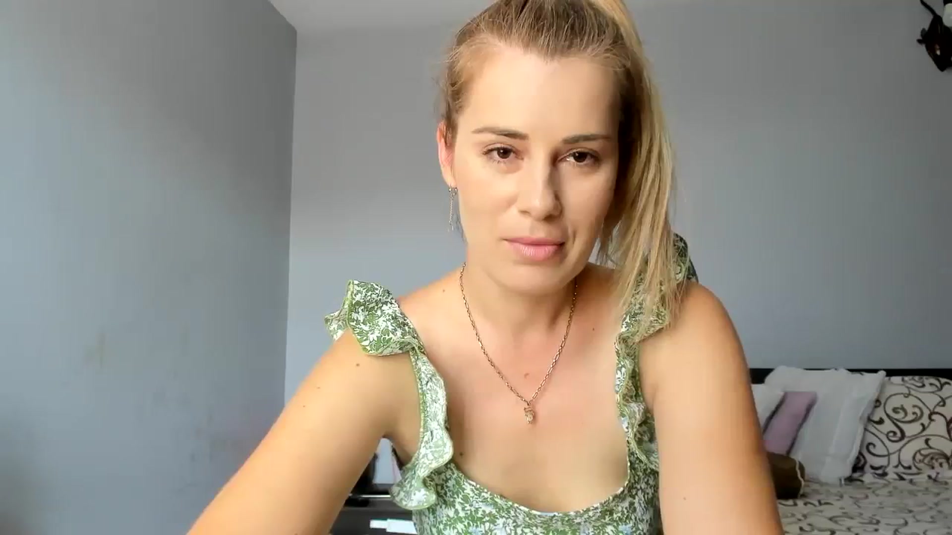 Gallery image thumbnail from PrettyWomen31's myfreecams stream on, 08/17/2023, 06:50 image 10 of 20