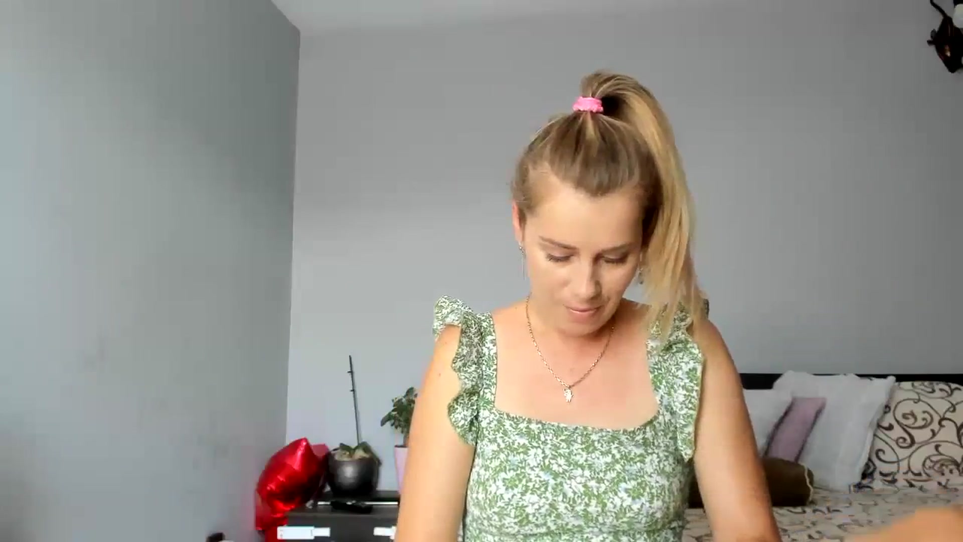 Gallery image thumbnail from PrettyWomen31's myfreecams stream on, 08/17/2023, 06:50 image 5 of 20