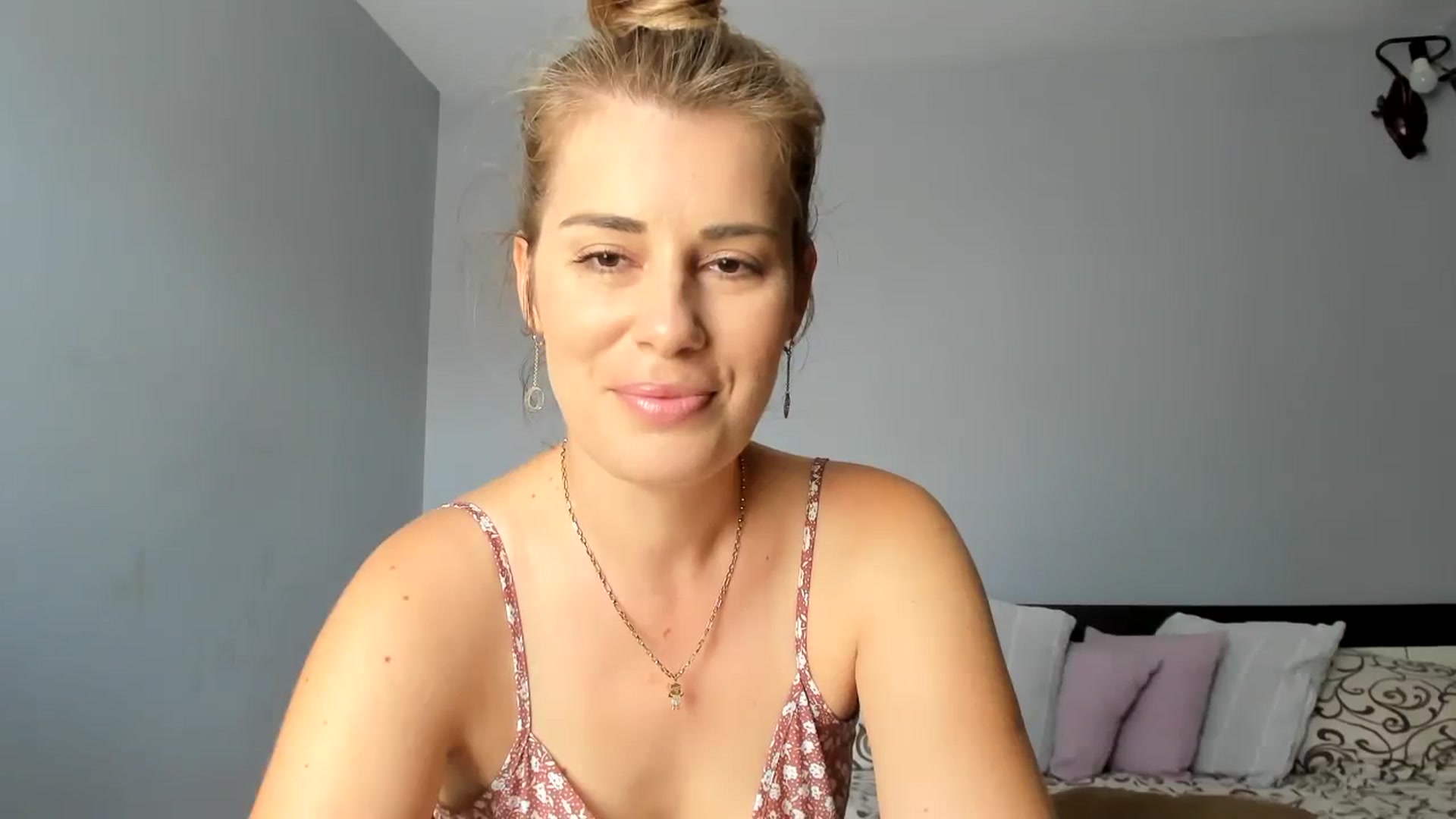 Gallery image thumbnail from PrettyWomen31's myfreecams stream on, 08/18/2023, 08:09 image 4 of 20