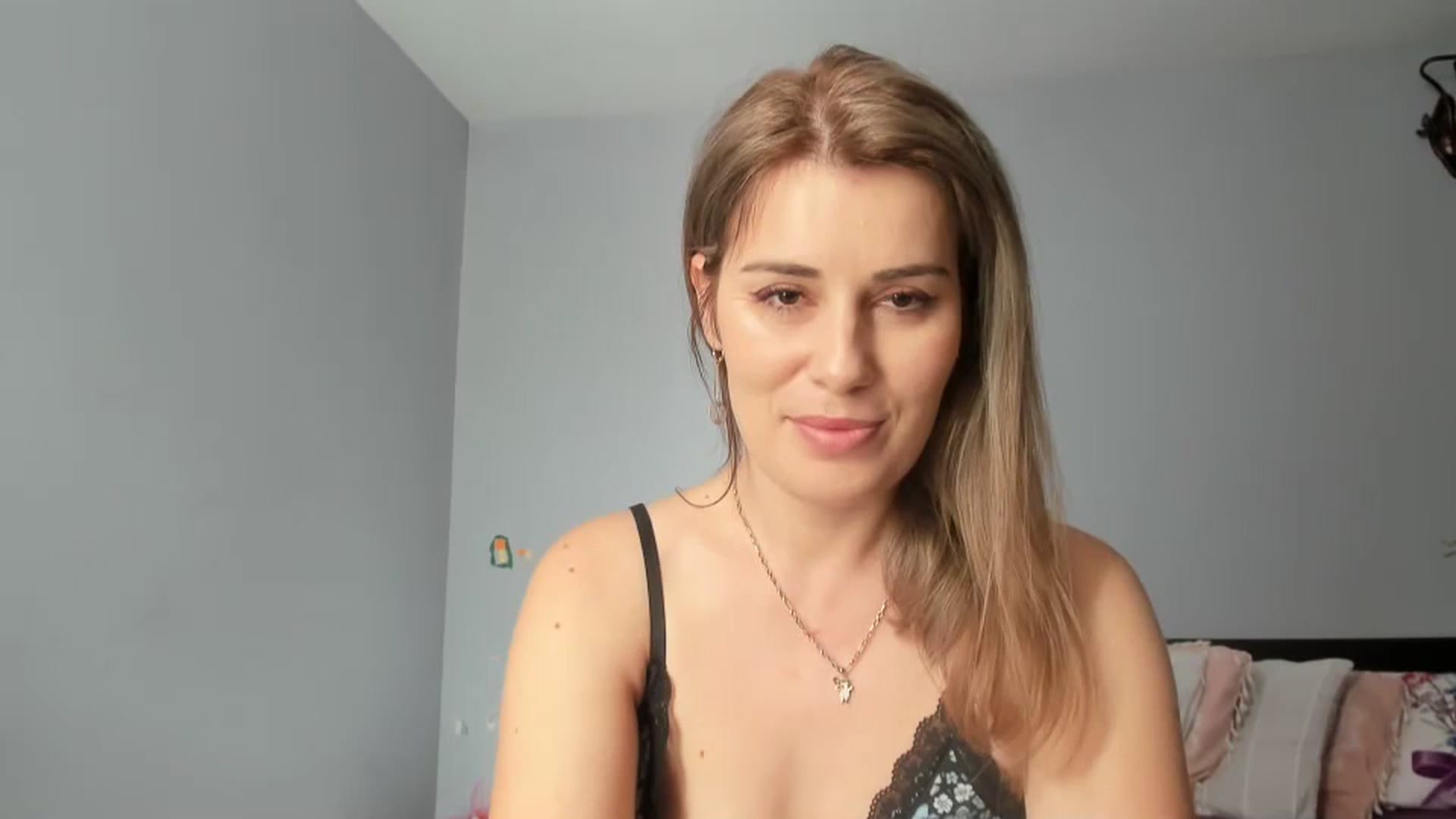 Gallery image thumbnail from PrettyWomen31's myfreecams stream on, 12/18/2023, 09:34 image 1 of 20