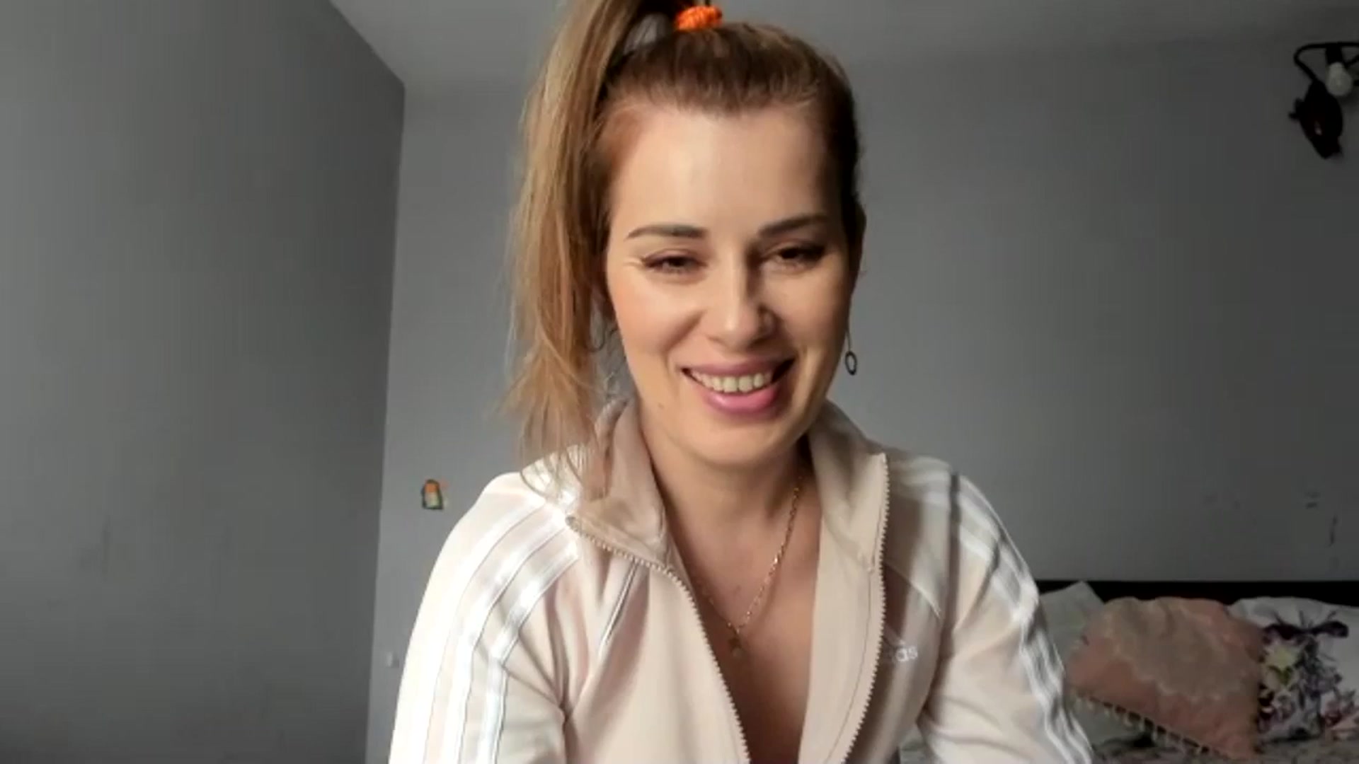Gallery image thumbnail from PrettyWomen31's myfreecams stream on, 01/16/2024, 07:52 image 4 of 20