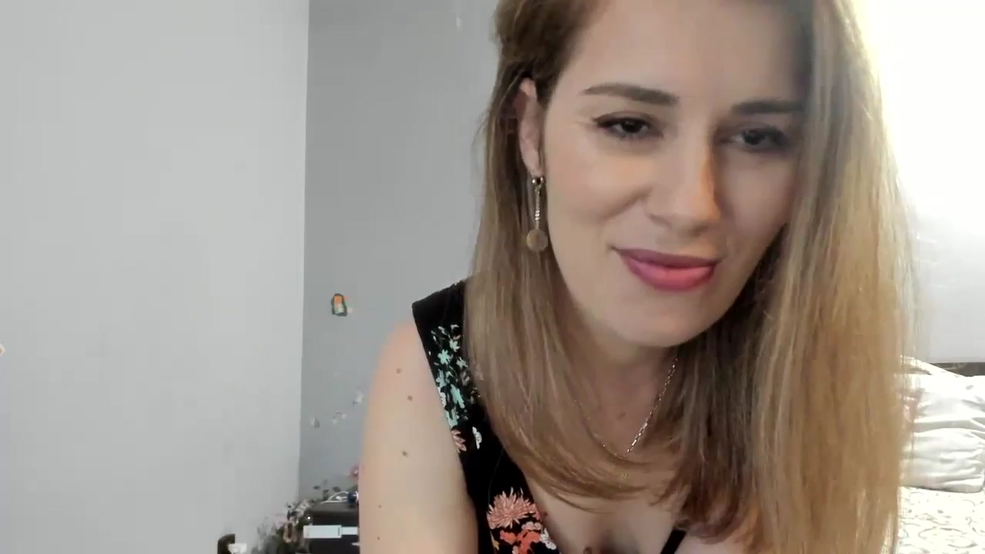 Gallery image thumbnail from PrettyWomen31's myfreecams stream on, 02/18/2024, 09:00 image 16 of 20