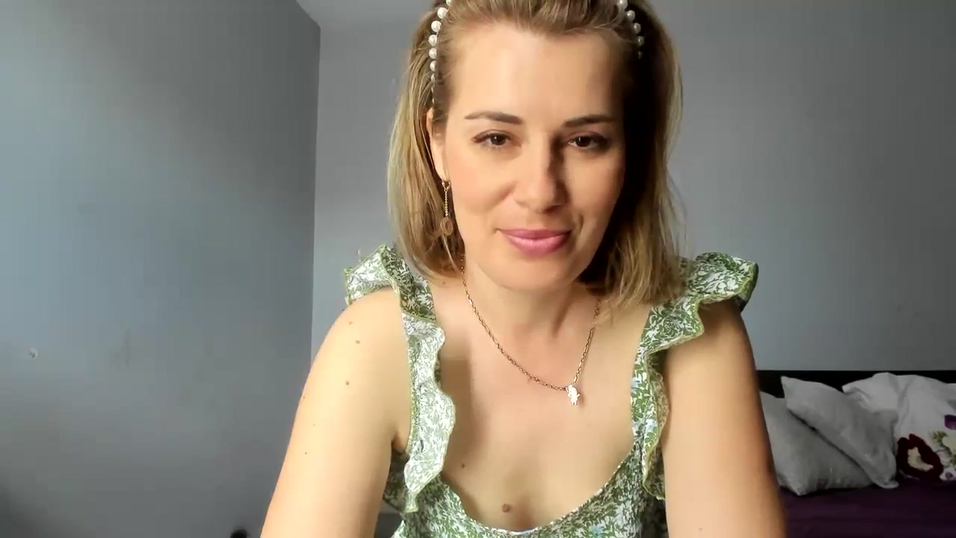 Gallery image thumbnail from PrettyWomen31's myfreecams stream on, 04/12/2024, 07:52 image 6 of 20