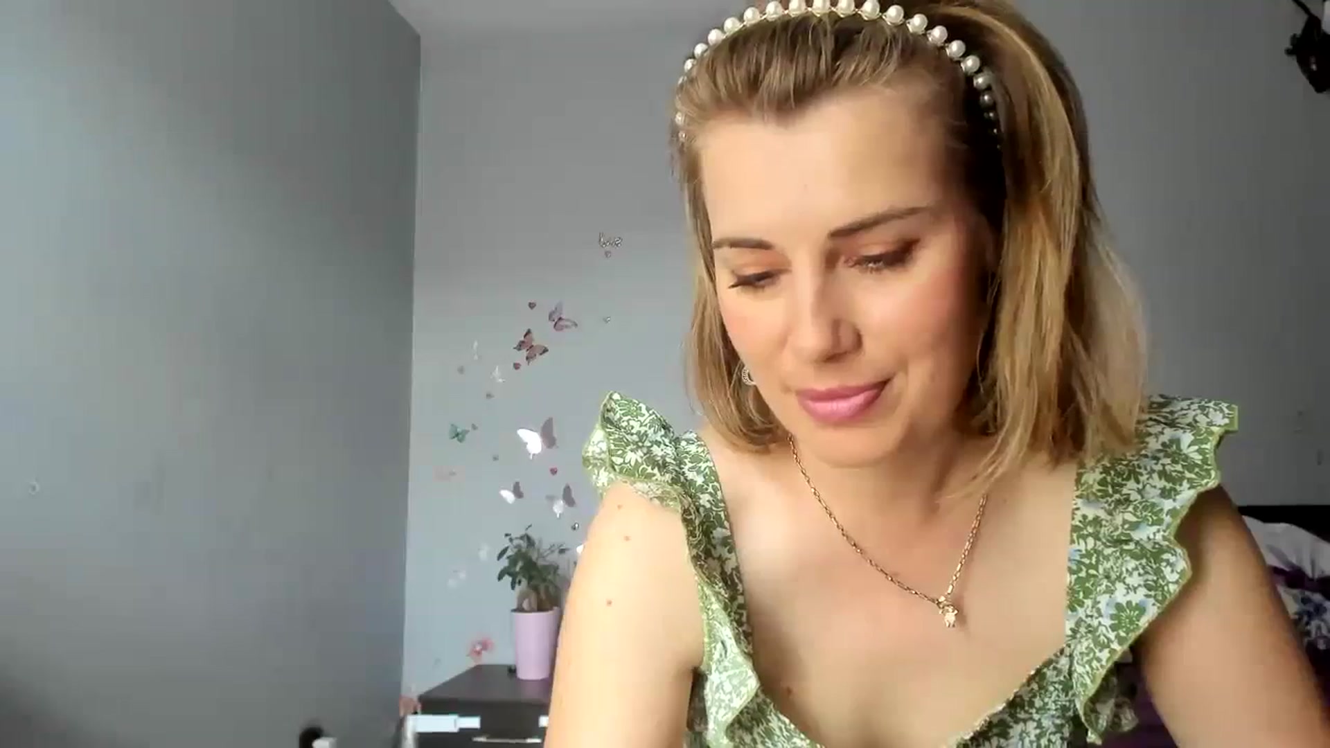 Gallery image thumbnail from PrettyWomen31's myfreecams stream on, 04/12/2024, 07:52 image 12 of 20