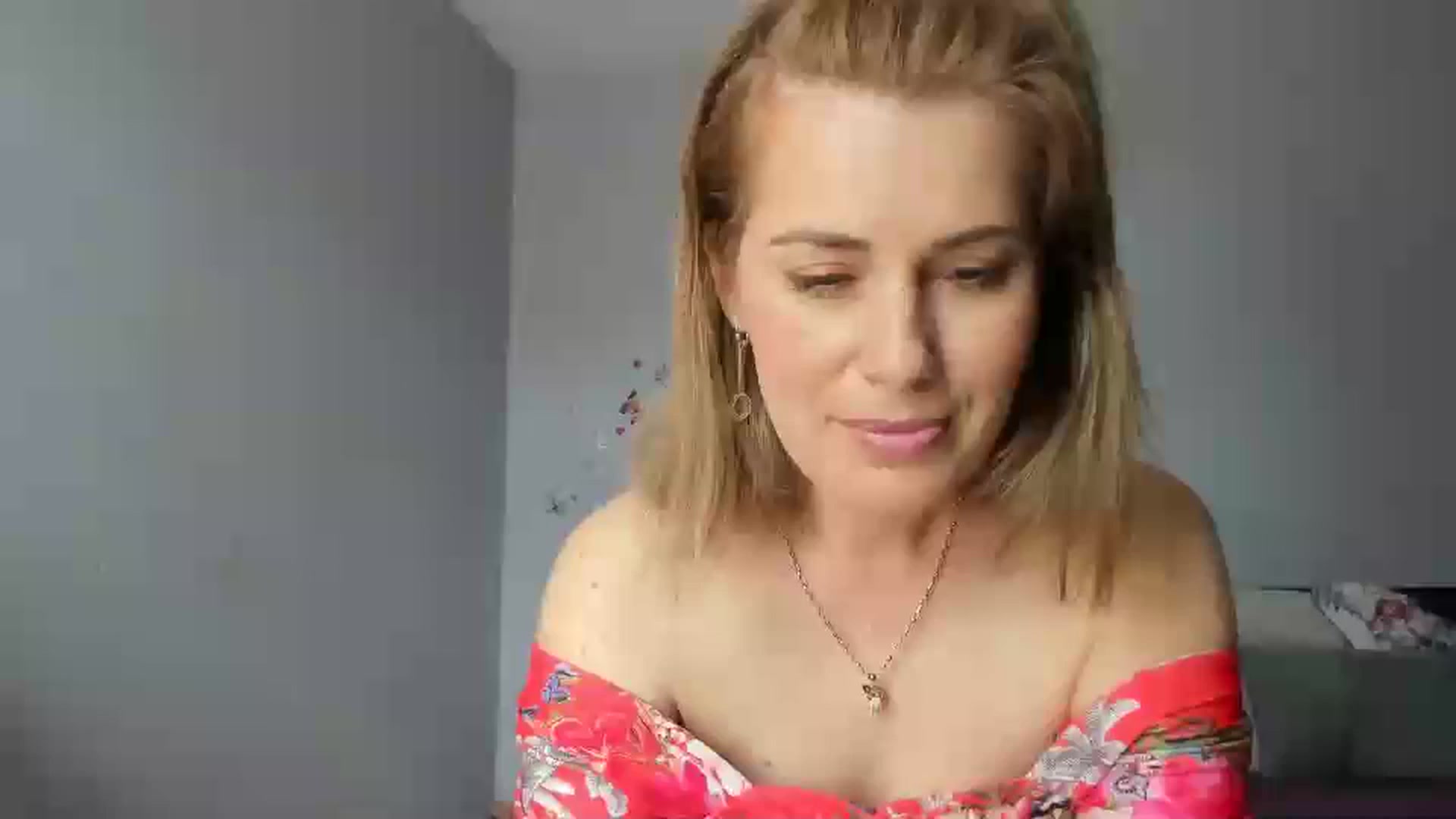 Gallery image thumbnail from PrettyWomen31's myfreecams stream on, 05/15/2024, 08:18 image 3 of 20