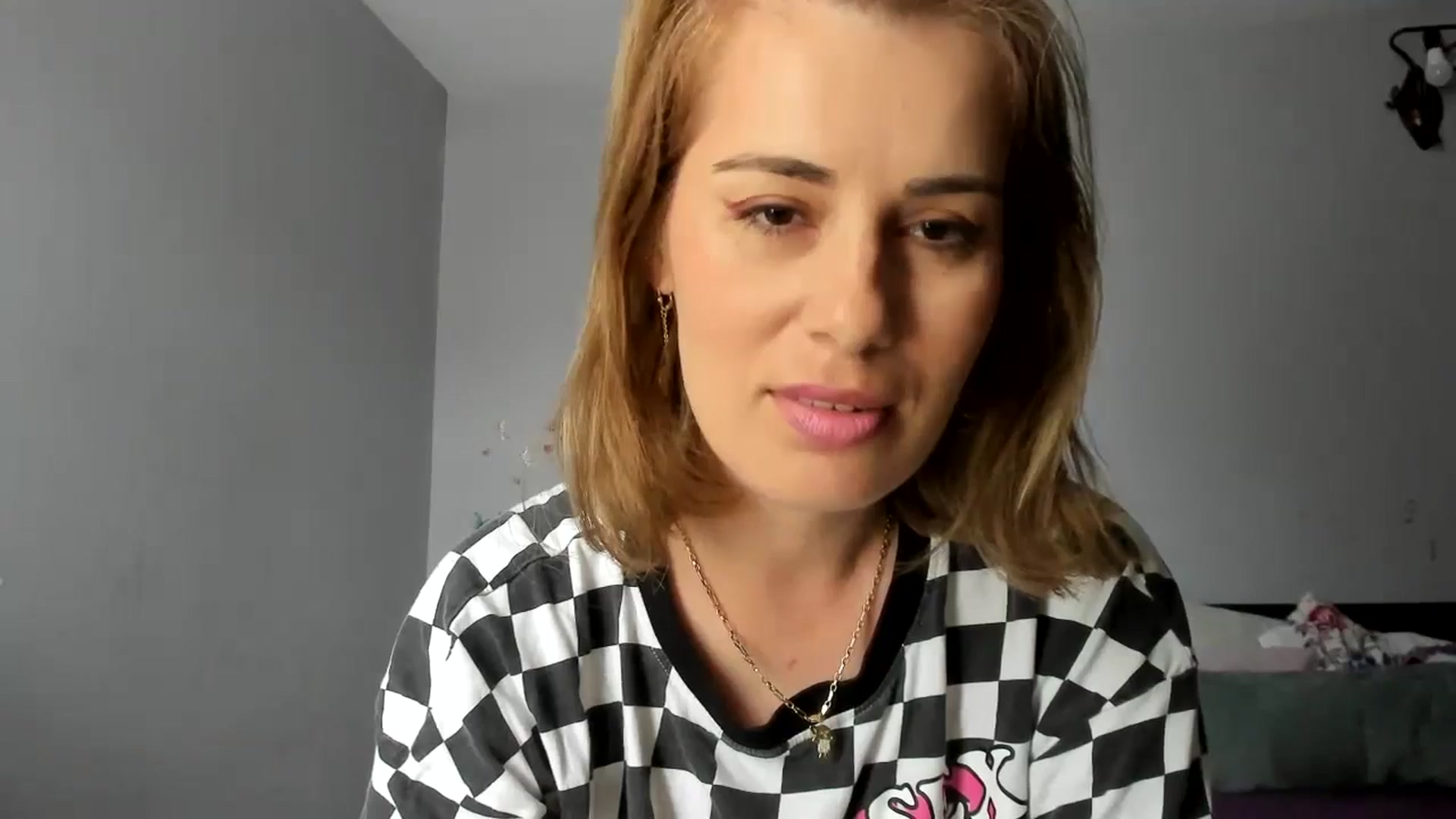 Gallery image thumbnail from PrettyWomen31's myfreecams stream on, 05/19/2024, 06:50 image 10 of 20