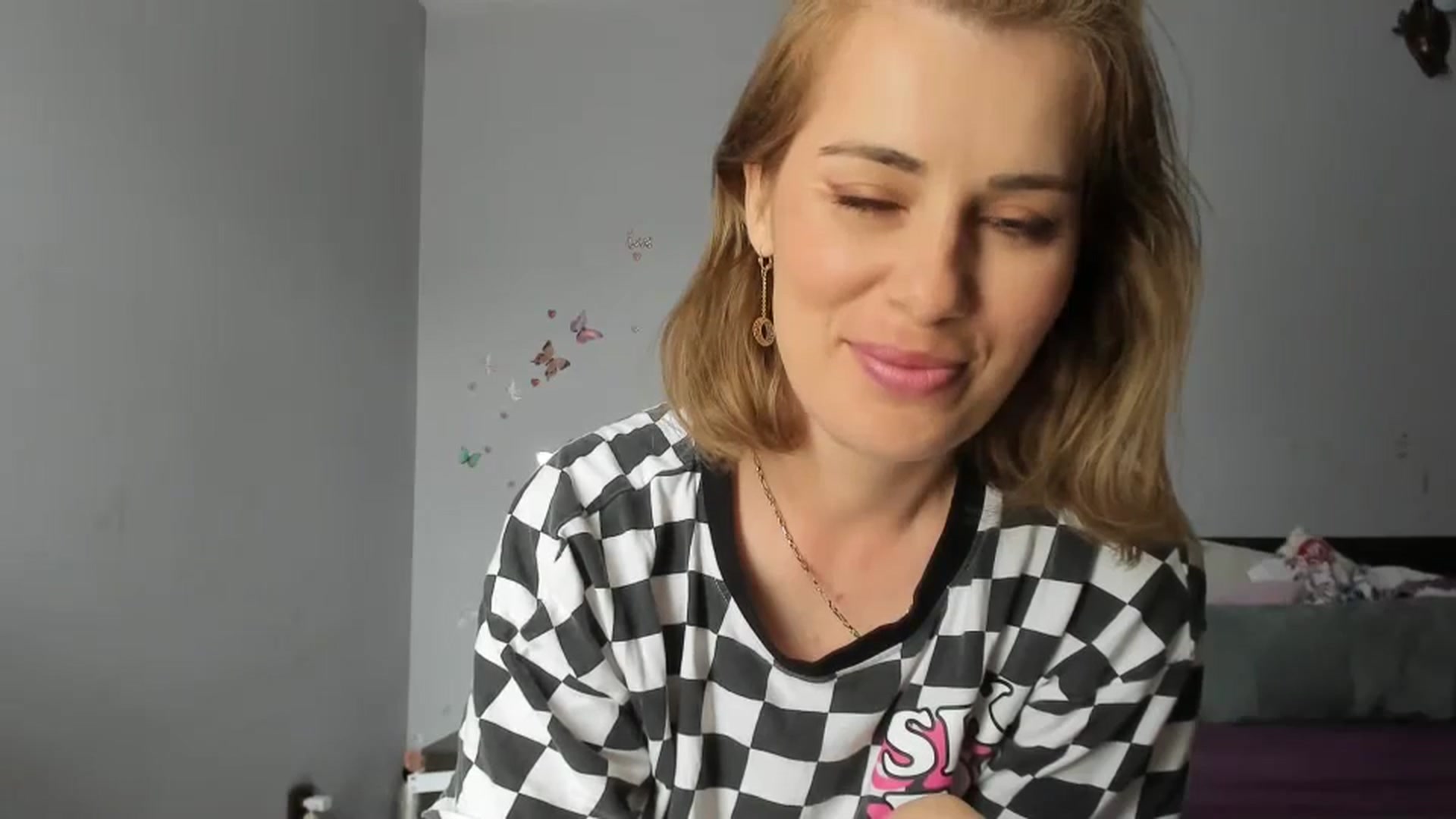 Gallery image thumbnail from PrettyWomen31's myfreecams stream on, 05/19/2024, 07:07 image 2 of 20