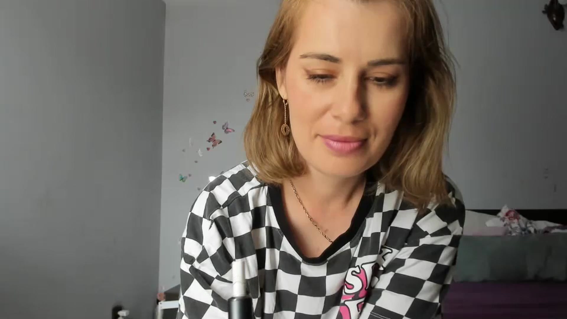 Gallery image thumbnail from PrettyWomen31's myfreecams stream on, 05/19/2024, 07:07 image 4 of 20