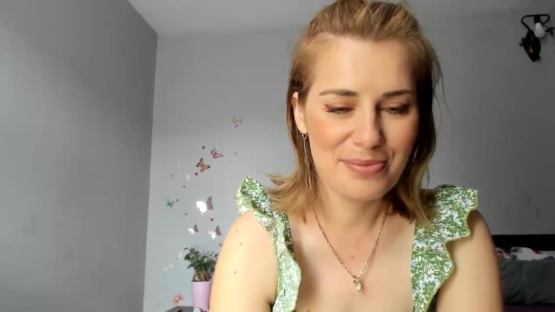 Gallery image thumbnail from PrettyWomen31's myfreecams stream on, 05/30/2024, 08:10 image 3 of 20