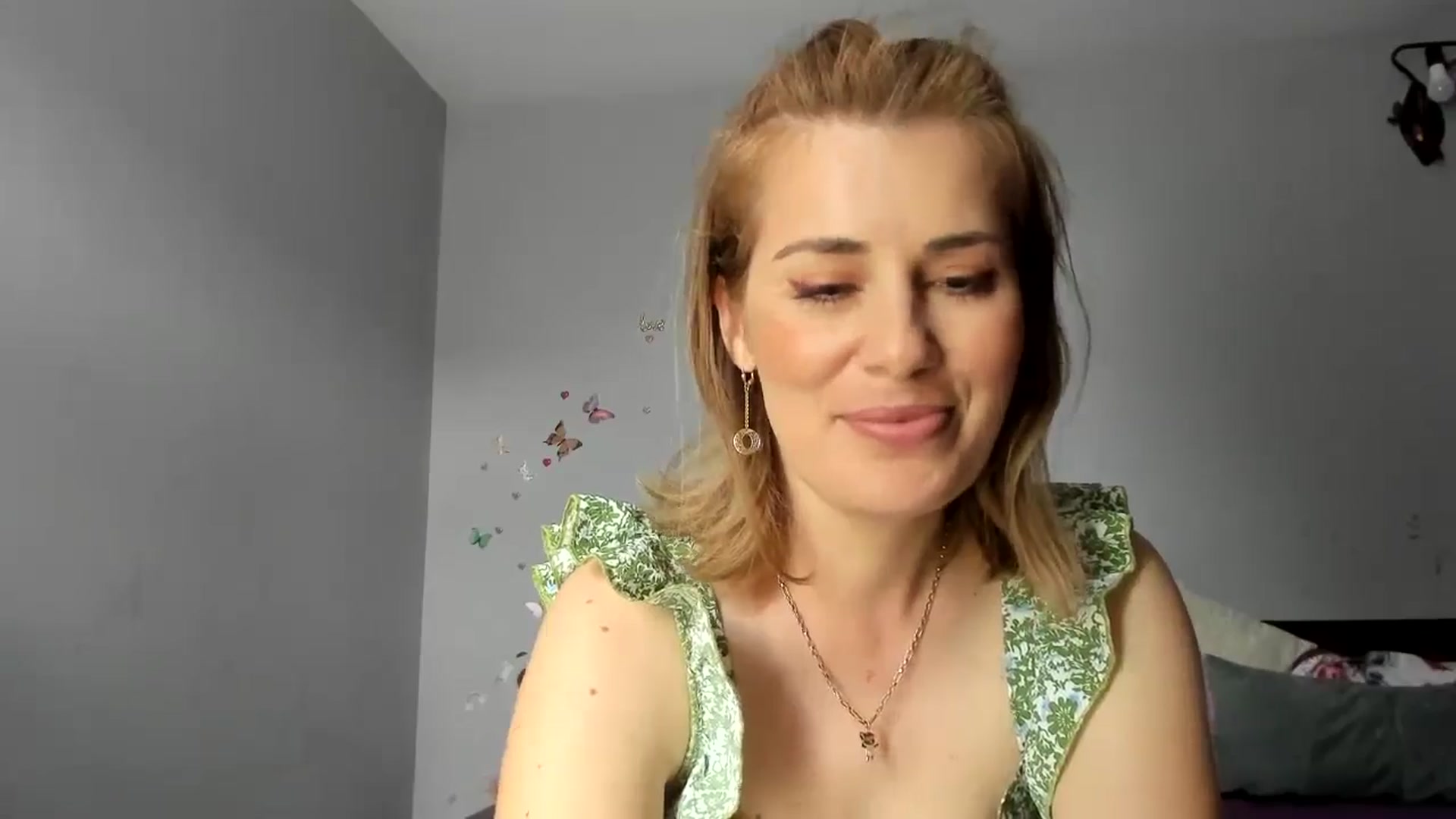 Gallery image thumbnail from PrettyWomen31's myfreecams stream on, 05/30/2024, 08:10 image 16 of 20
