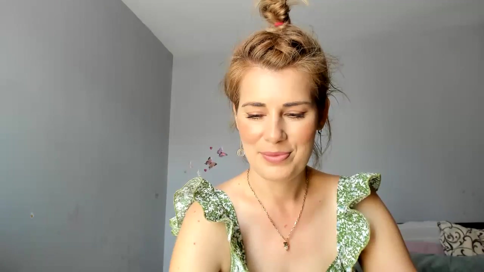 Gallery image thumbnail from PrettyWomen31's myfreecams stream on, 06/25/2024, 07:43 image 2 of 20