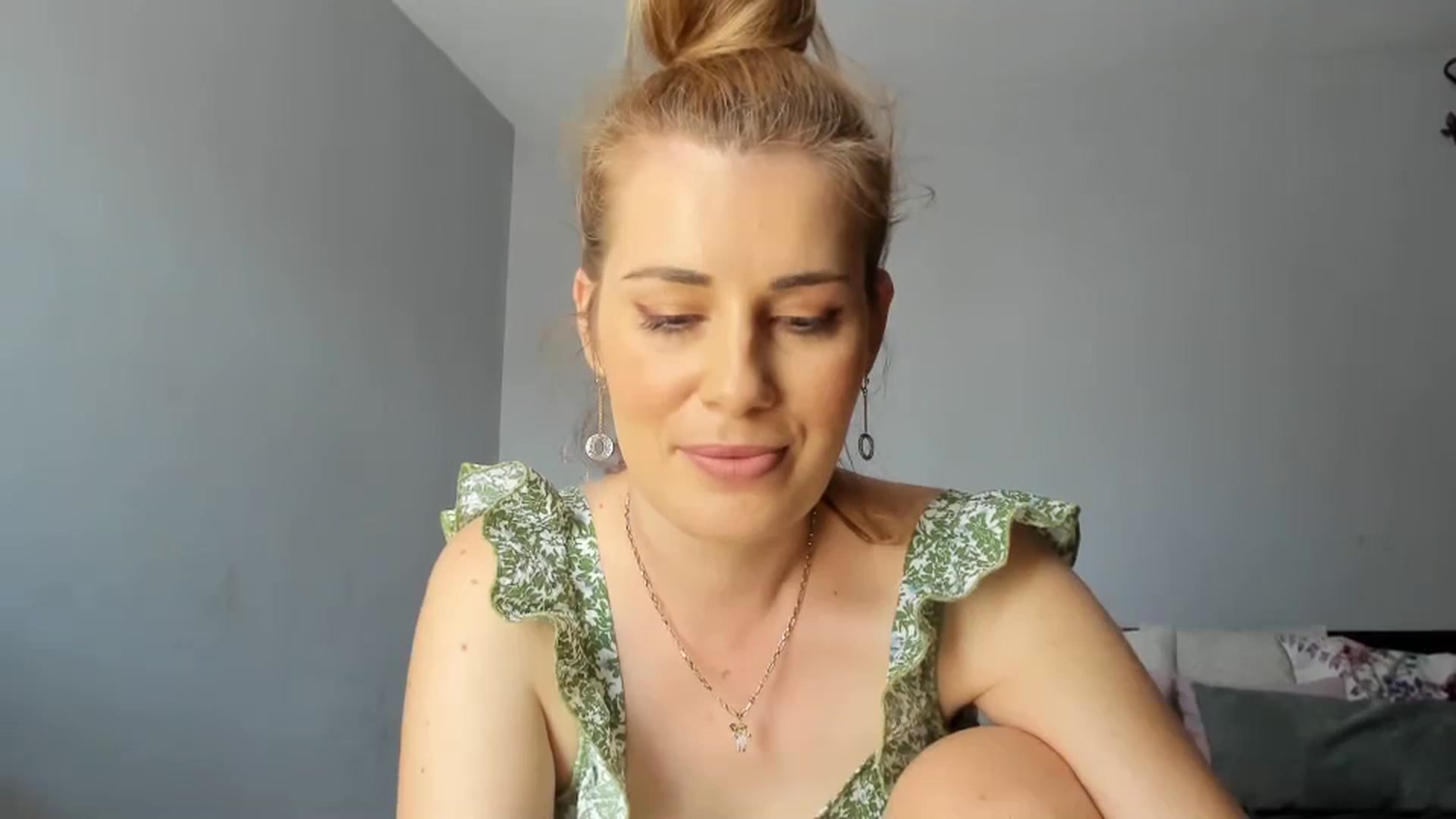 Gallery image thumbnail from PrettyWomen31's myfreecams stream on, 07/12/2024, 07:57 image 12 of 20