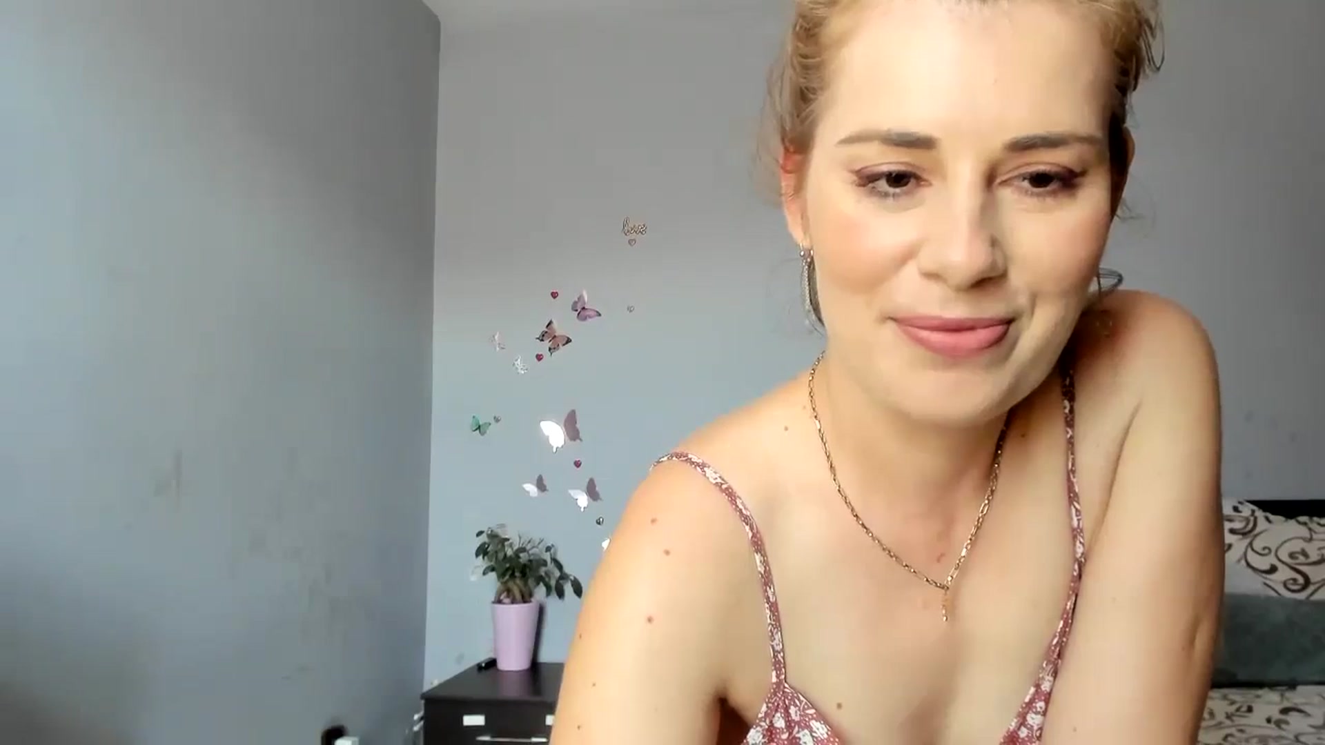 Gallery image thumbnail from PrettyWomen31's myfreecams stream on, 07/17/2024, 07:28 image 3 of 20