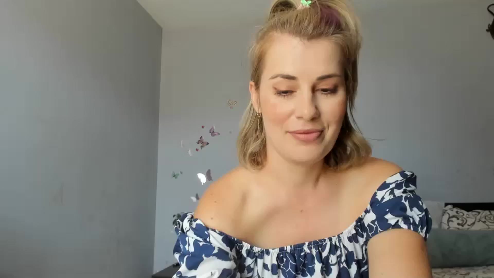 Gallery image thumbnail from PrettyWomen31's myfreecams stream on, 07/31/2024, 07:18 image 10 of 20