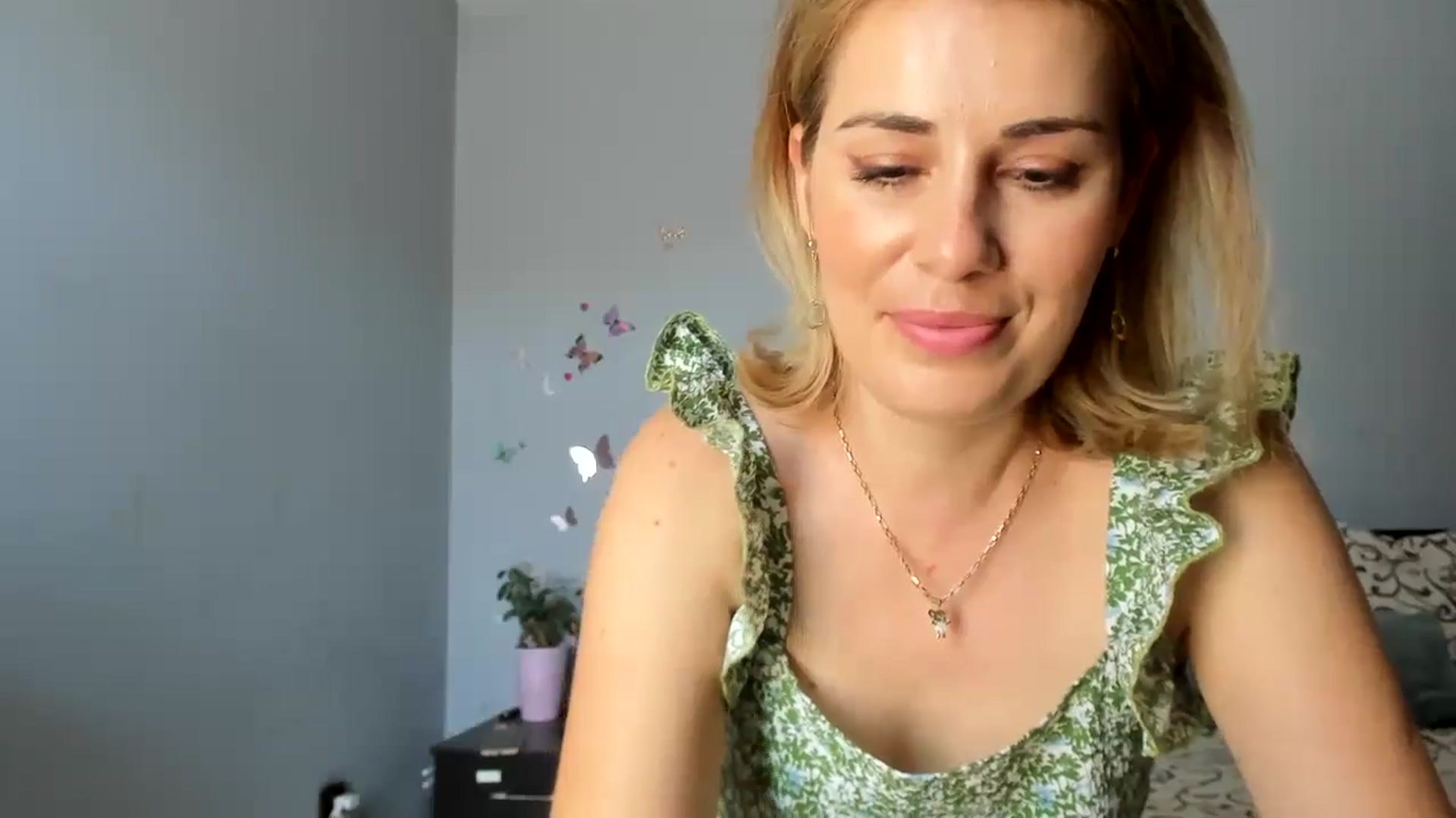 Gallery image thumbnail from PrettyWomen31's myfreecams stream on, 08/13/2024, 07:55 image 10 of 20