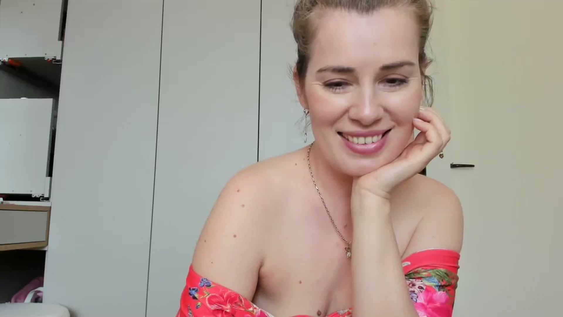 Gallery image thumbnail from PrettyWomen31's myfreecams stream on, 05/03/2025, 09:25 image 4 of 20