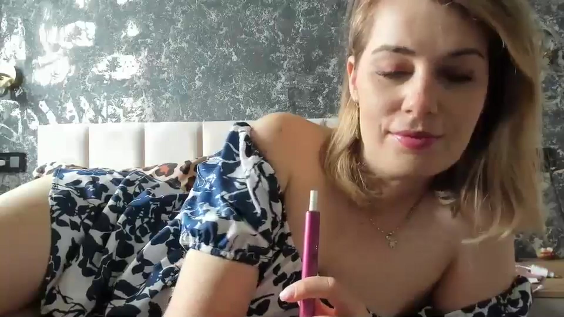 Gallery image thumbnail from PrettyWomen31's myfreecams stream on, 05/06/2025, 08:21 image 7 of 20