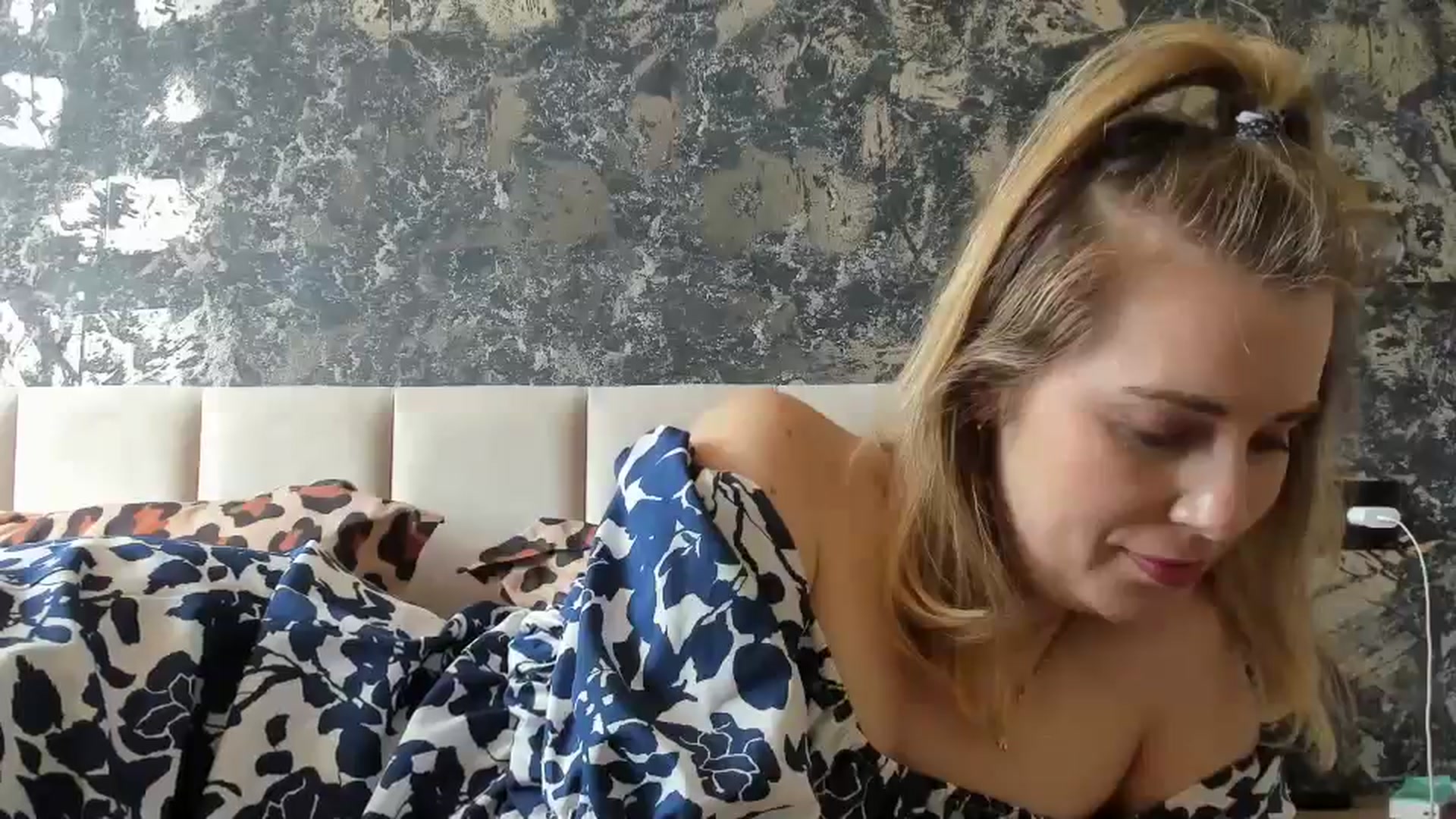 Gallery image thumbnail from PrettyWomen31's myfreecams stream on, 05/19/2025, 08:04 image 3 of 20