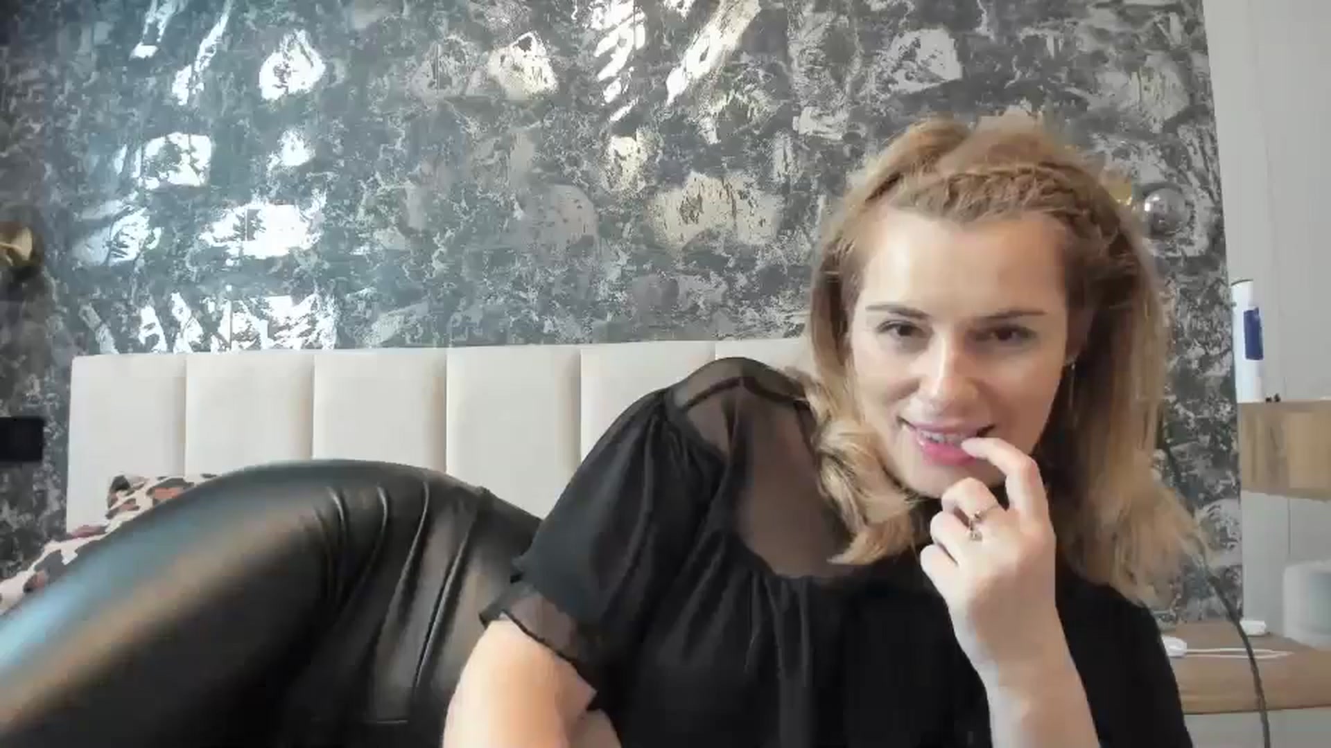Gallery image thumbnail from PrettyWomen31's myfreecams stream on, 10/27/2025, 10:59 image 6 of 20