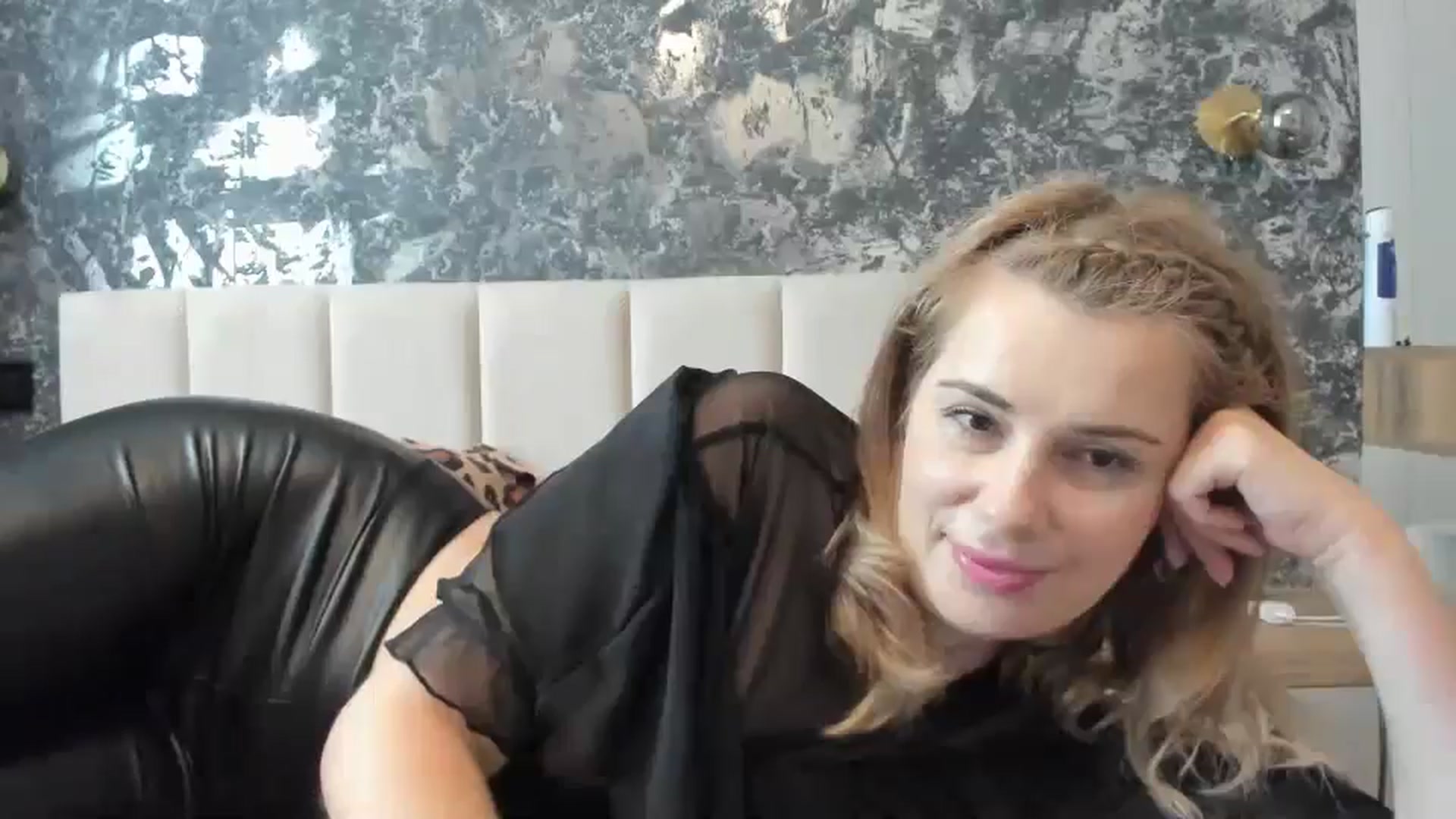 Gallery image thumbnail from PrettyWomen31's myfreecams stream on, 10/27/2025, 10:59 image 9 of 20