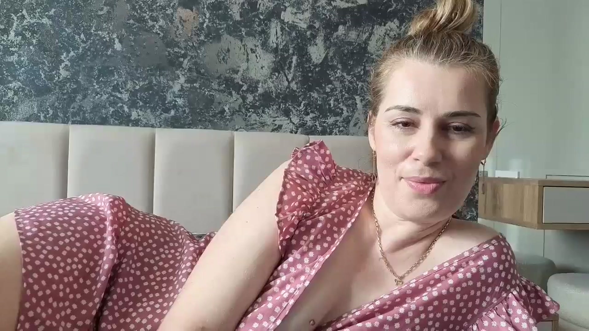 Gallery image thumbnail from PrettyWomen31's myfreecams stream on, 12/18/2025, 10:28 image 6 of 20